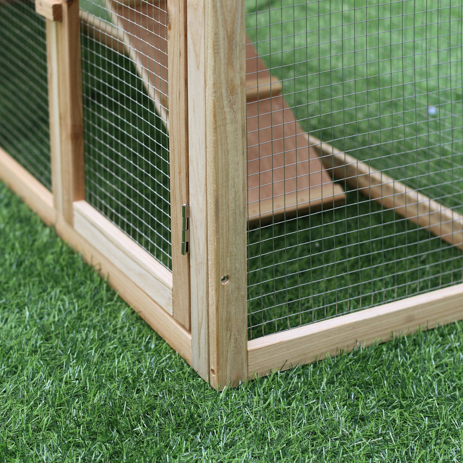 Coelheira de exterior grande gaiola de madeira para 2-4 coelhos com teto asfáltico recinto de arame bandeja removível e rampas 210x45,5x84,5 cm natural