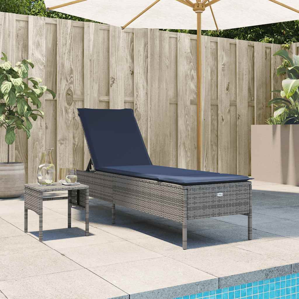 Espreguiçadeira com mesa e almofada em rattan sintético cinza