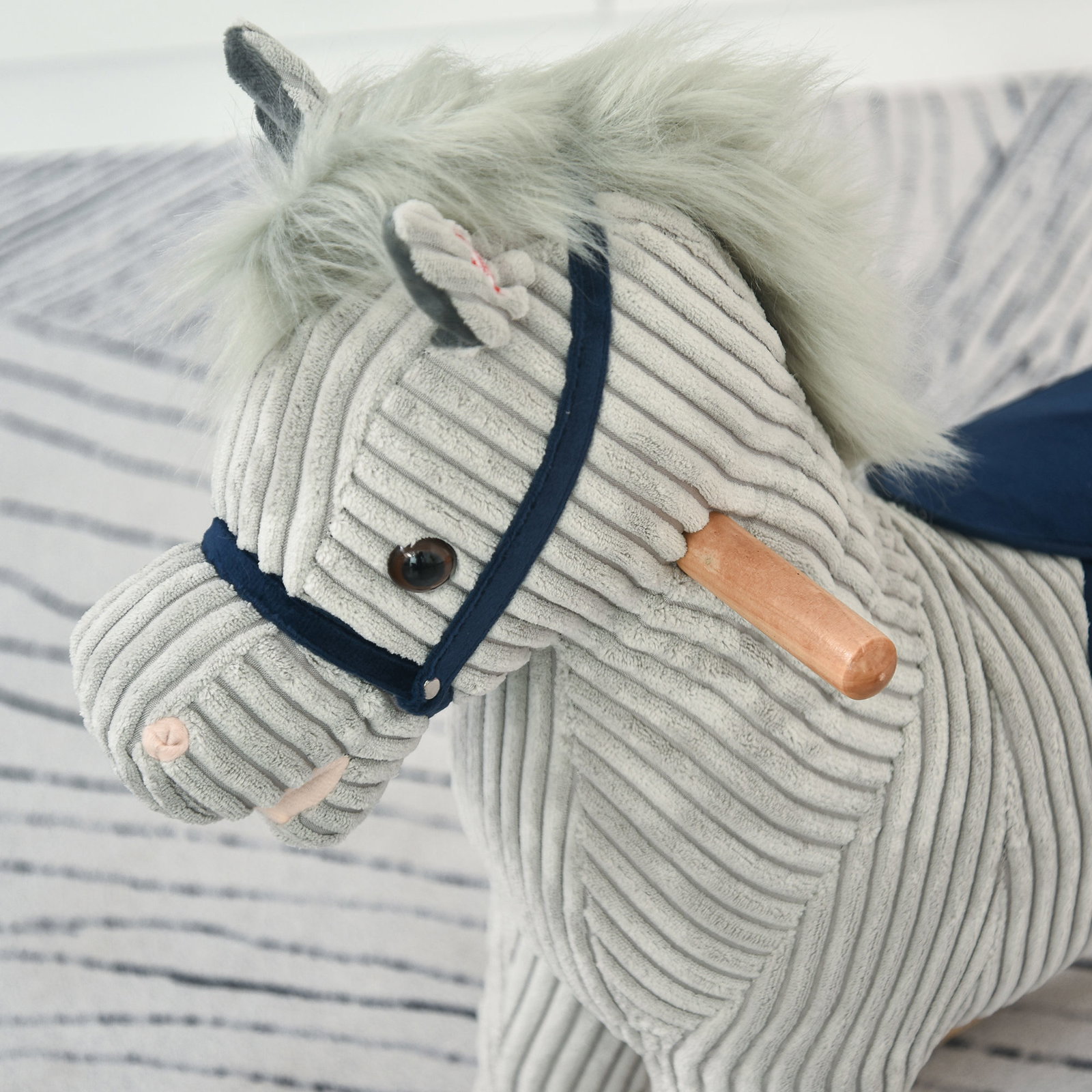 Baloiço Infantil de Cavalo para Crianças acima de 3 Anos Baloiço de Pelúcia com Sons de Relinchos e Galopes e Base de Madeira 73