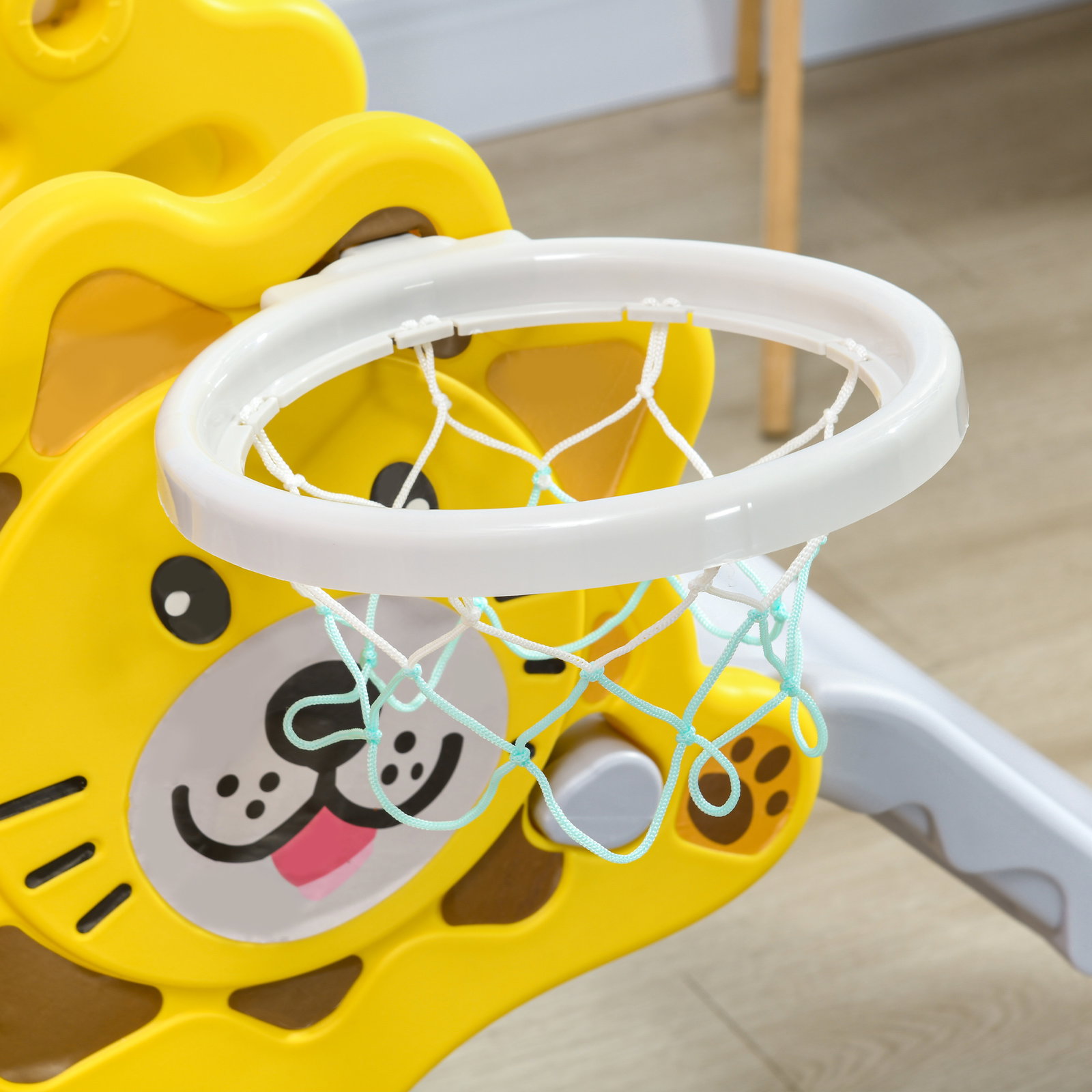 Escorrega para crianças 2 em 1 com 2 degraus cesta de basquetebol e desenho de leão para interior 131x50x74 cm amarelo e cinza
