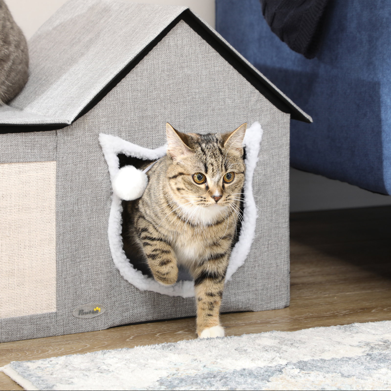 Casa para gatos com almofada para arranhar almofada macia e bola suspensa 65x41x45,5 cm cinza