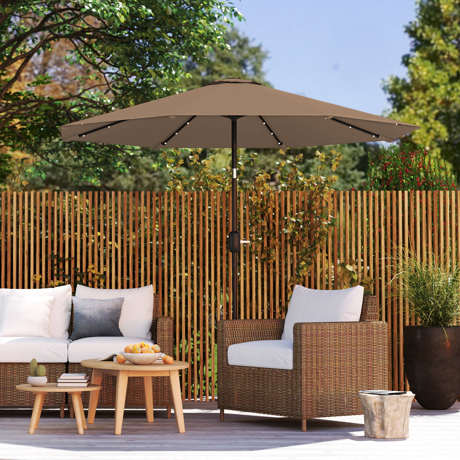 Chapéu de sol com 32 luzes LED solares ø265 cm inclinável com manivela e mastro de aço para terraço pátio e exterior cáqui