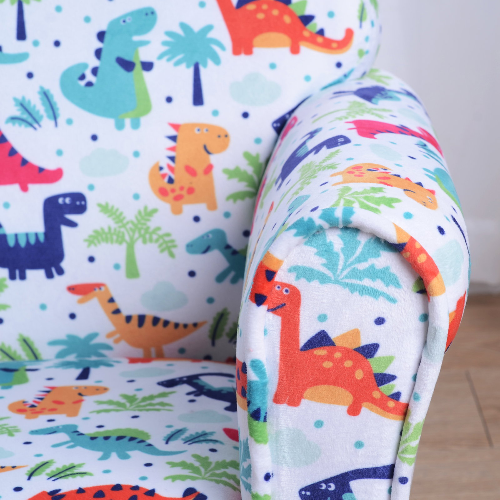 Poltrona para crianças acima de 3 anos com desenhos de foguete estrutura de madeira e estofado em flanela 50x39x44 cm multicor