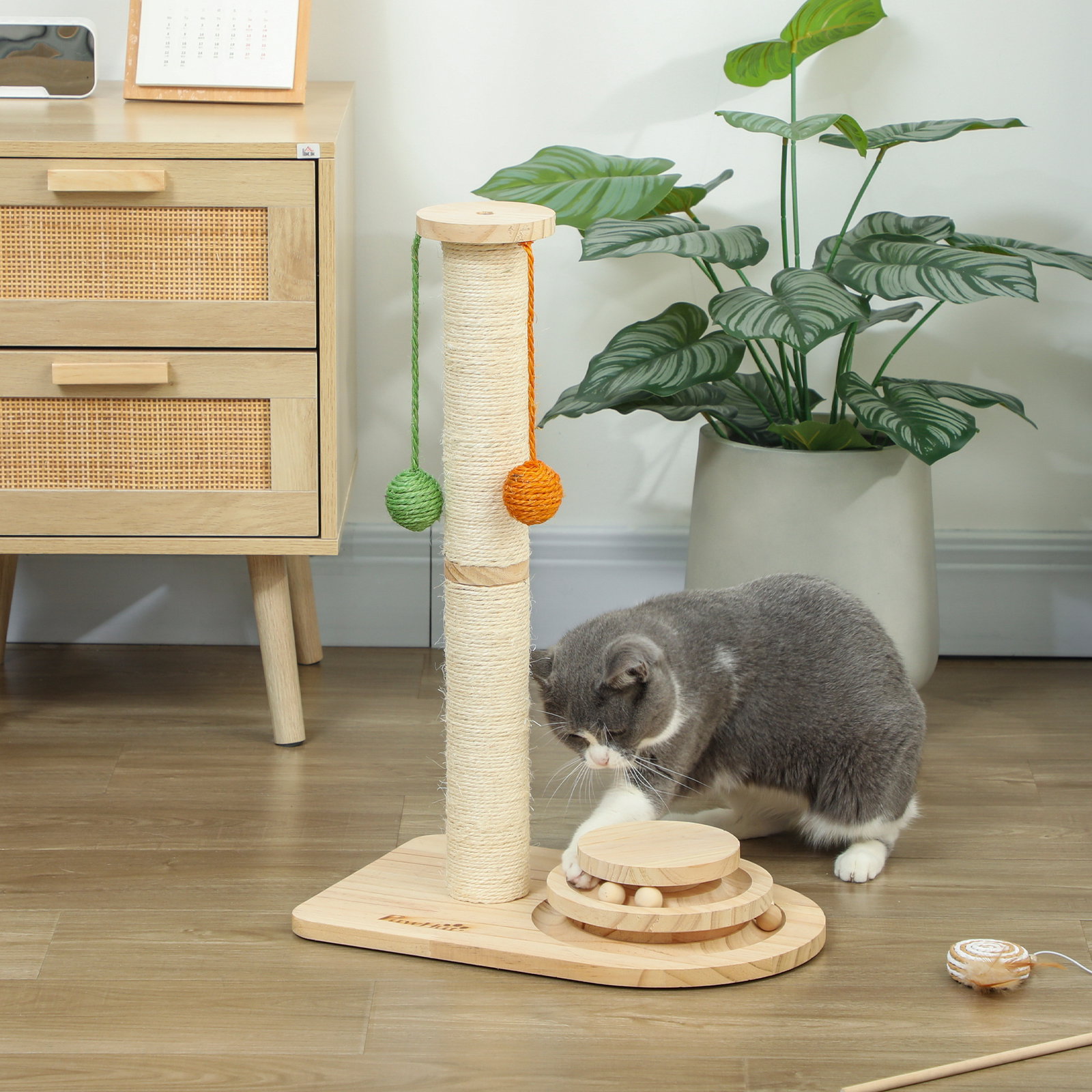 Poste arranhador para gatos com 3 bolas suspensas brinquedo de bola de pista e poste de sisal 40x26x56,5 cm madeira
