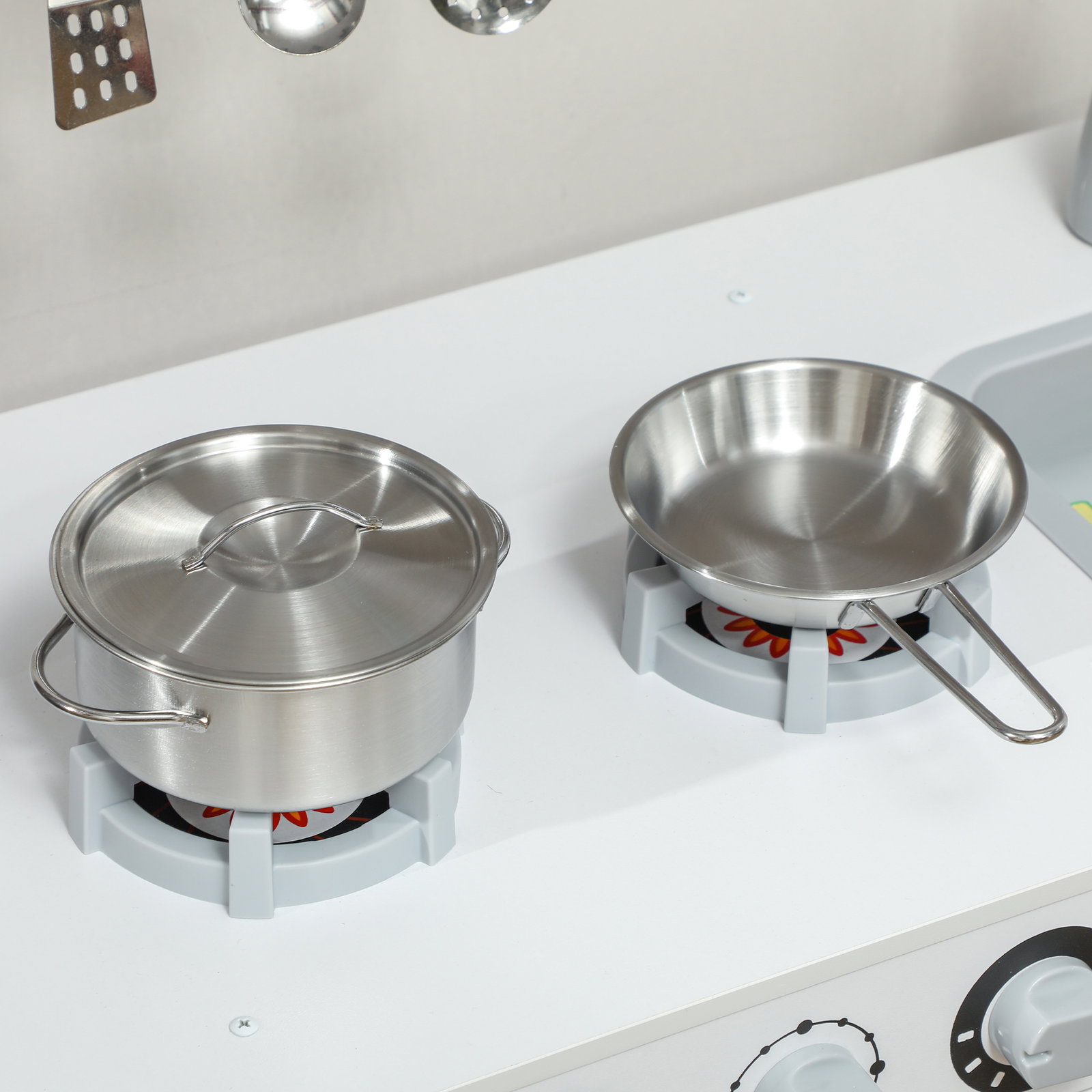 Cozinha de madeira para crianças com fogão lavatório micro-ondas relógio máquina de gelo e acessórios 100,5x41x110 cm brancp