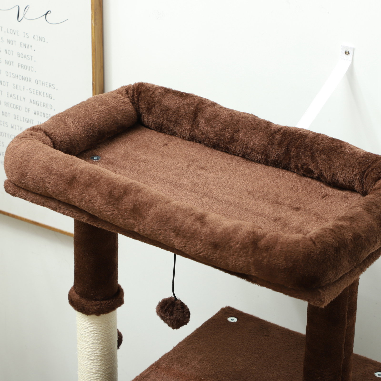 Arranhador para gatos grande altura 132 cm com plataformas postes com escova bolas suspensas e almofadas para arranhar marrom