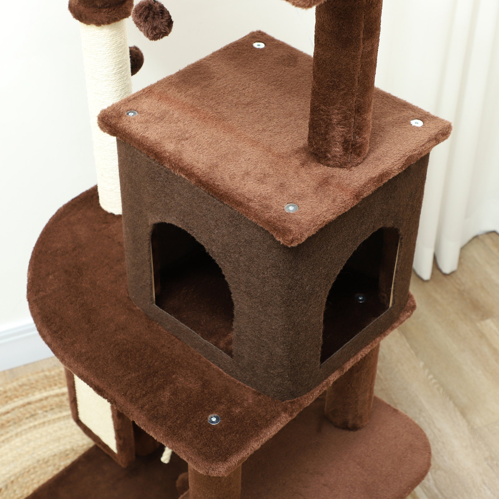 Arranhador para gatos grande altura 132 cm com plataformas postes com escova bolas suspensas e almofadas para arranhar marrom