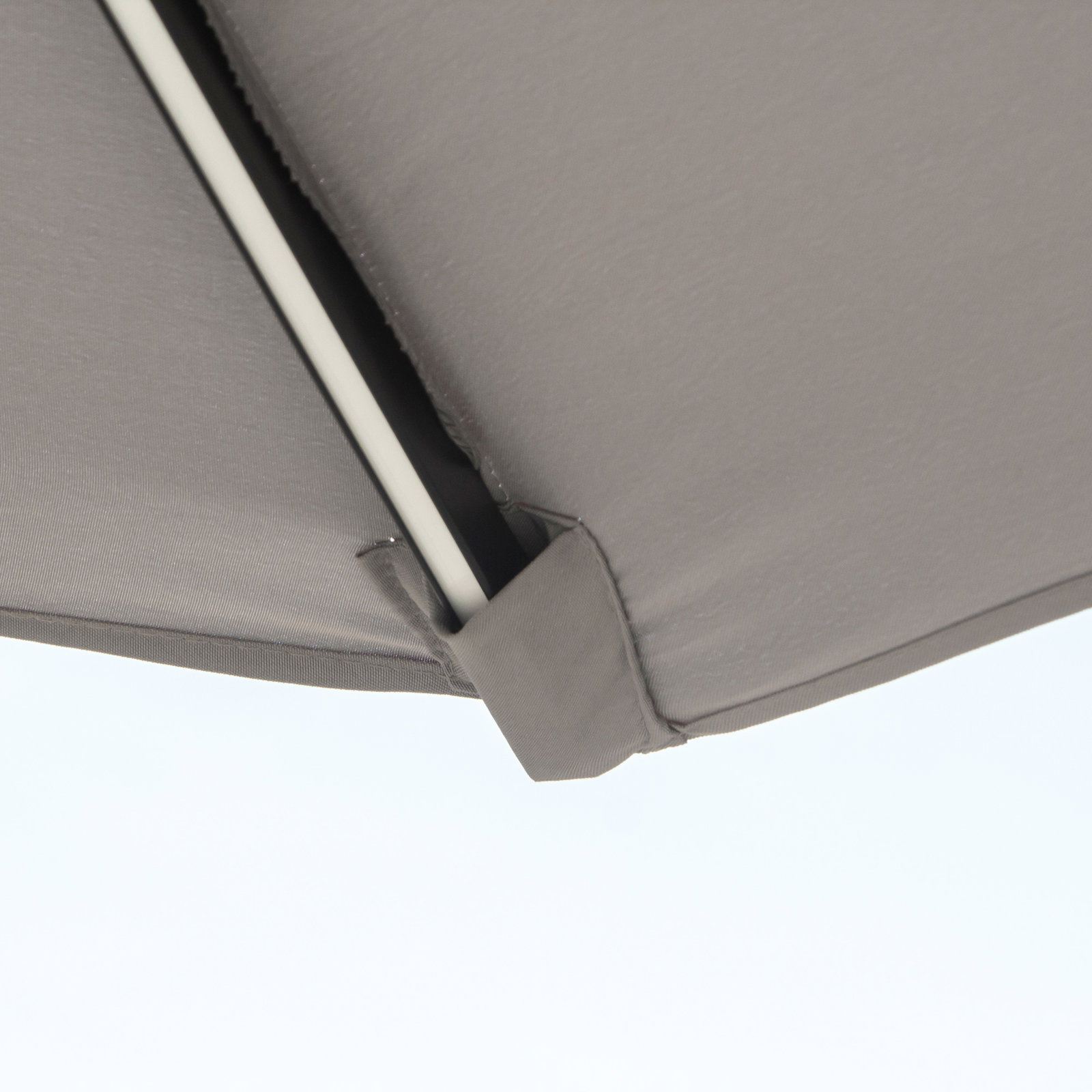 Chapéu de sol para terraço exterior, ø265 cm, guarda-sol de jardim com 32 luzes LED solares, poste de aço e manivela inclinável, para pátio, terraço, cinzento