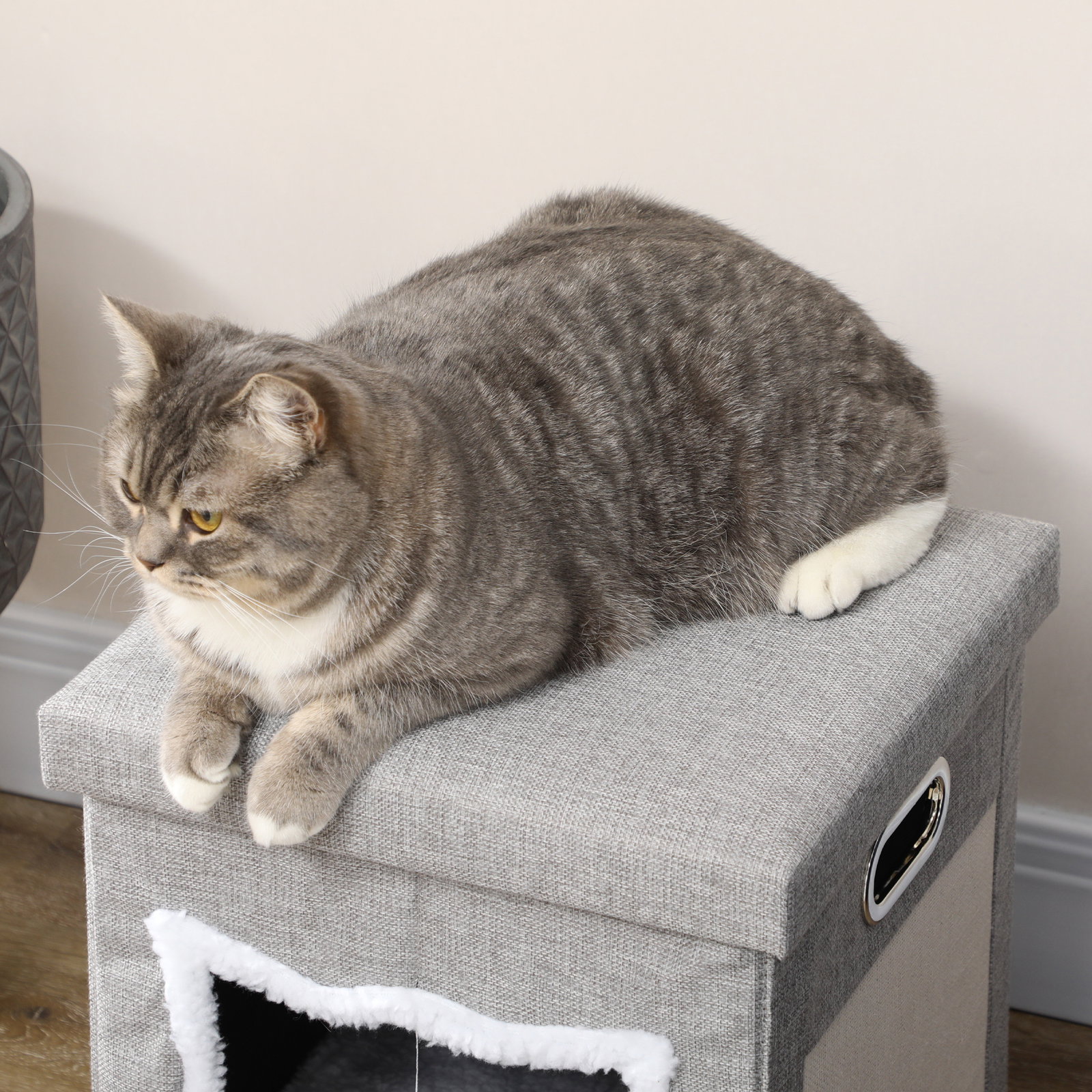 Casa para gatos 2 em 1 com apoio para os pés com almofada amovível e almofada para arranhar 35,5x35,5x42,5 cm cinza