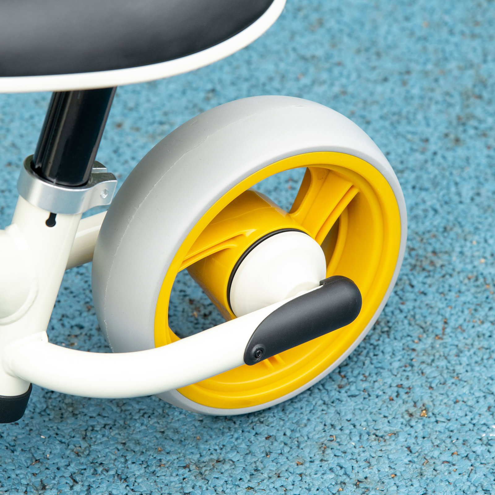 Bicicleta sem pedais para crianças de 18-48 meses bicicleta de equilíbrio com assento ajustável em altura 66,5x34x47 cm branco