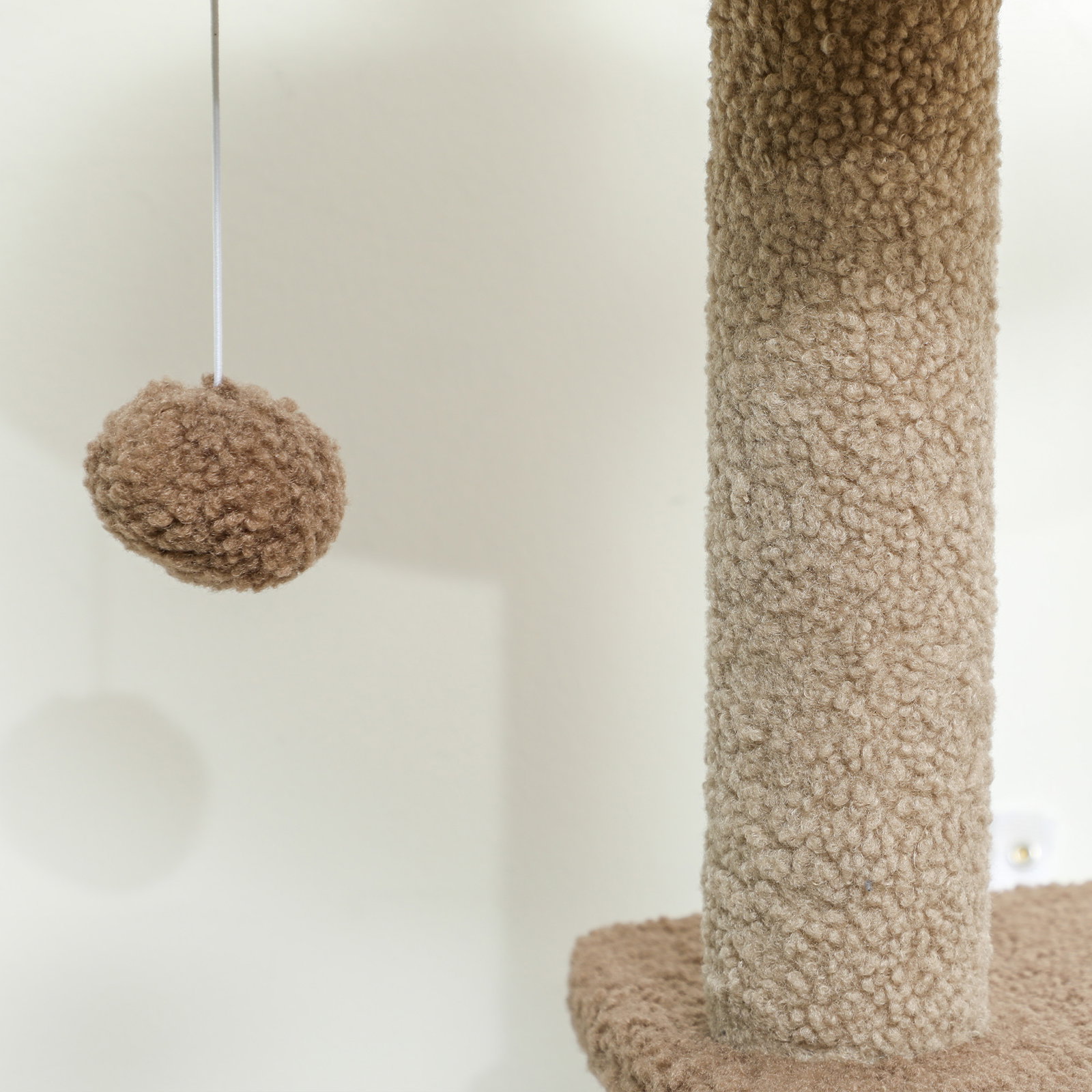 Arranhador para gatos com cama caverna plataformas bola suspensa e poste de juta 48x40x133 cm marrom