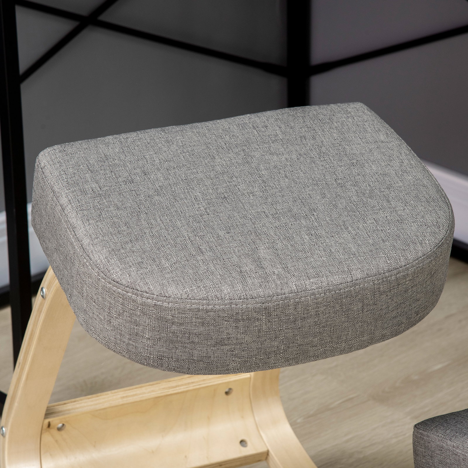 Cadeira ergonómica para joelhos com almofadas e estrutura em madeira, cinzento