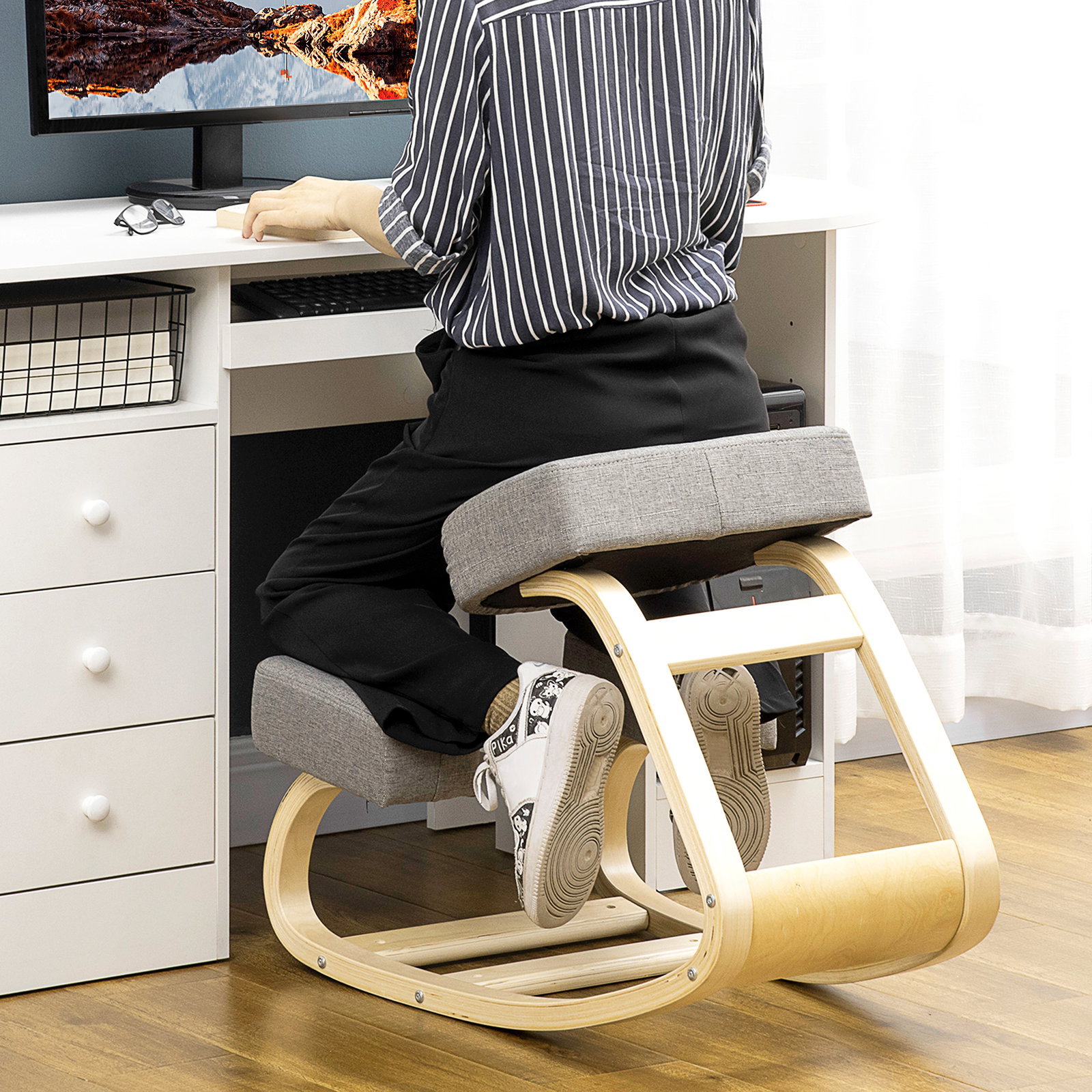 Cadeira ergonómica para joelhos com almofadas e estrutura em madeira, cinzento