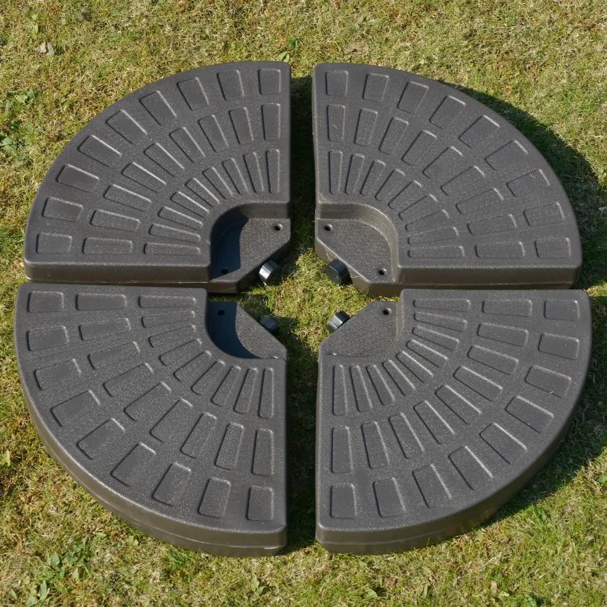 Base para chapéu de sol em 4 partes recarregável com areia ou água desmontável para jardim pátio ar livre 100x100x10,5cm marrom