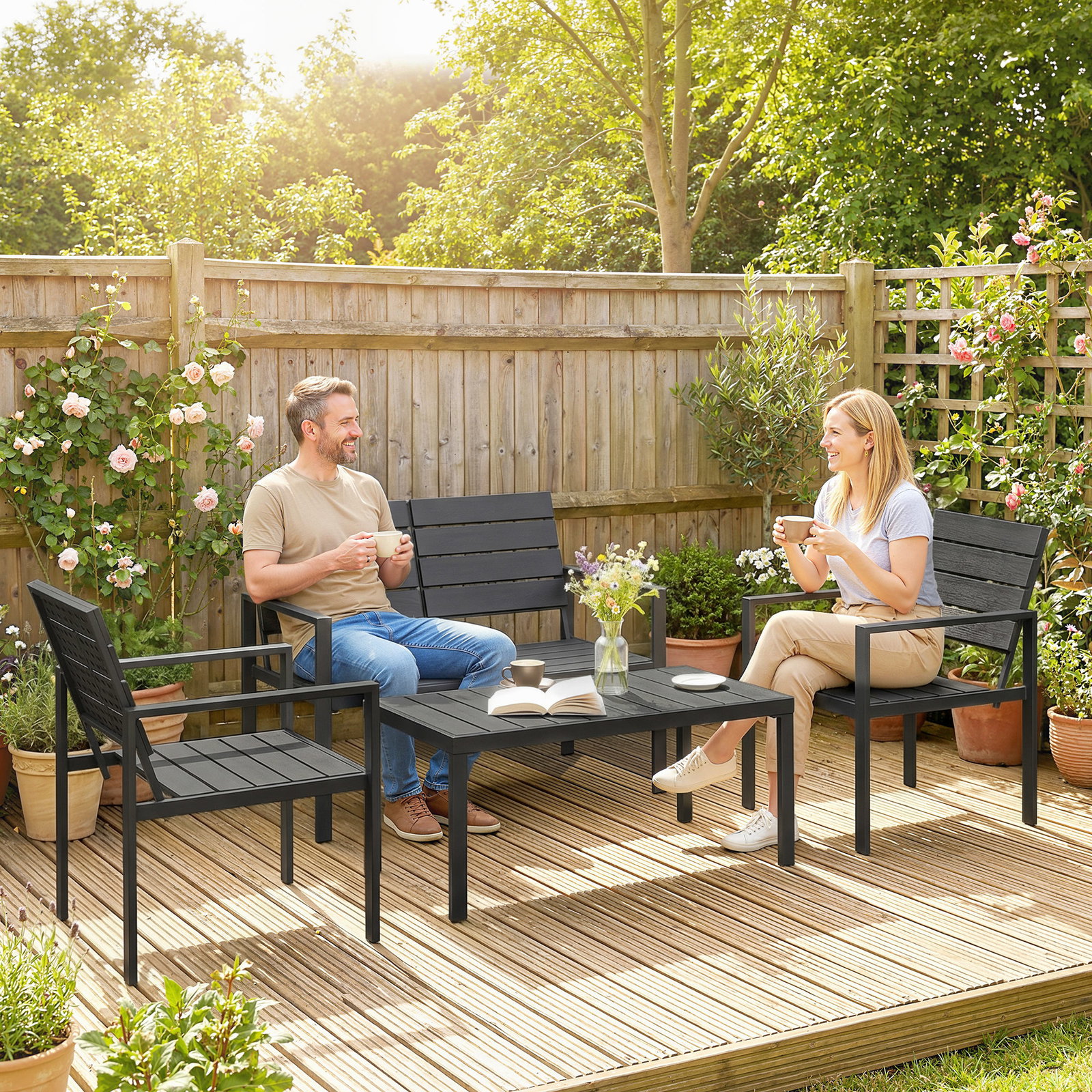 Conjunto de móveis de jardim para 4 pessoas - sofá de 2 lugares, 2 cadeiras e mesa de centro - preto