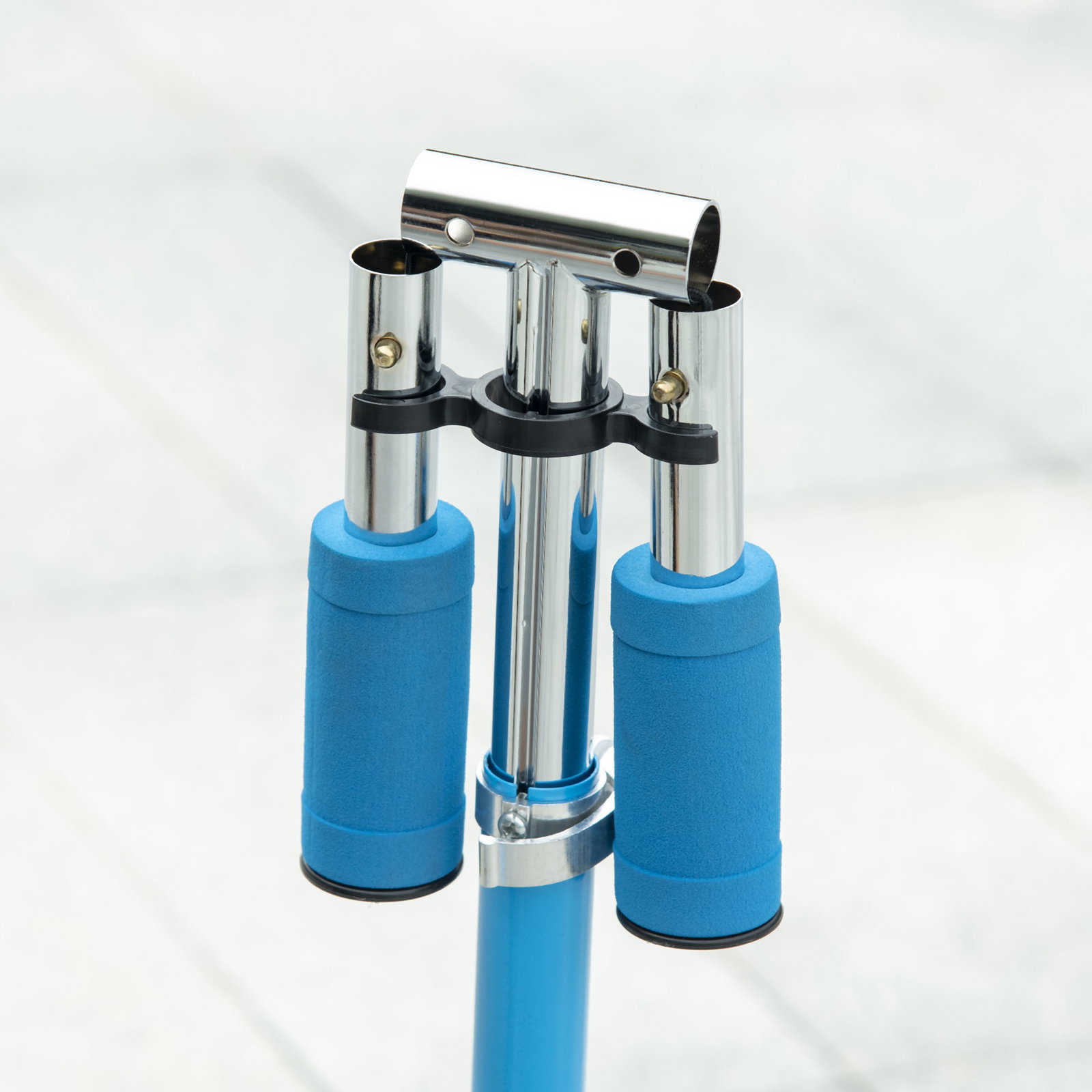 Trotinete para crianças dobrável com luzes e música 4 alturas ajustável rodas brilhantes e pedal LED 67x32x65-78 cm azul