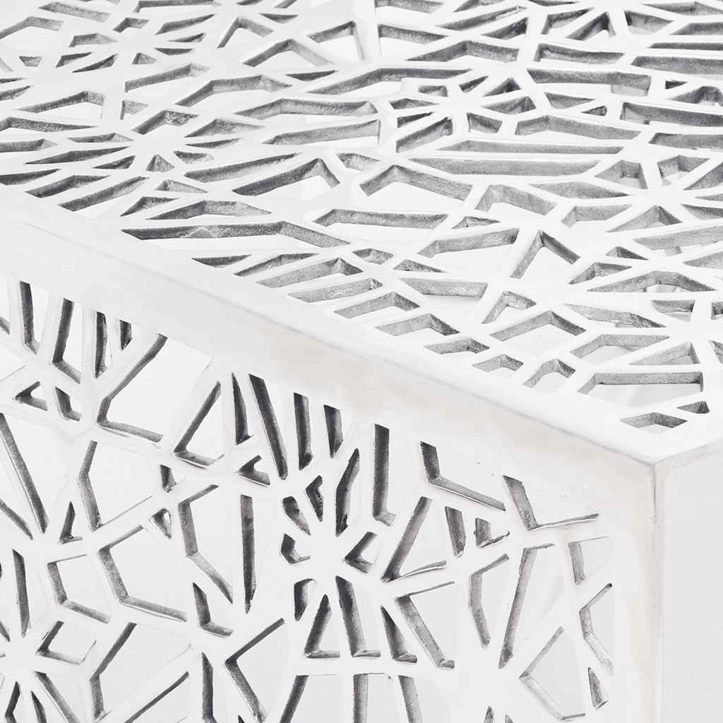Mesa de centro em alumínio, design aberto e geométrico prateado
