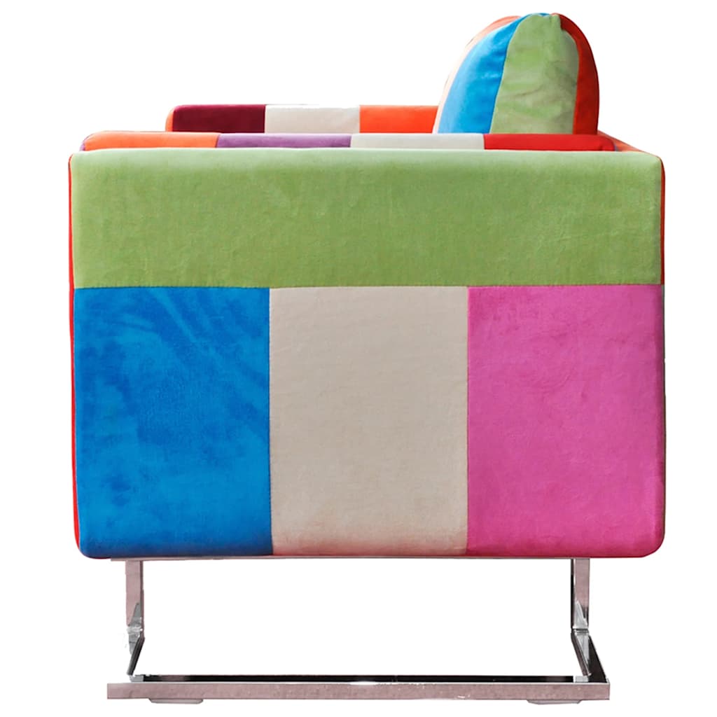 Poltrona cubo com pés cromados, tecido com design de retalhos