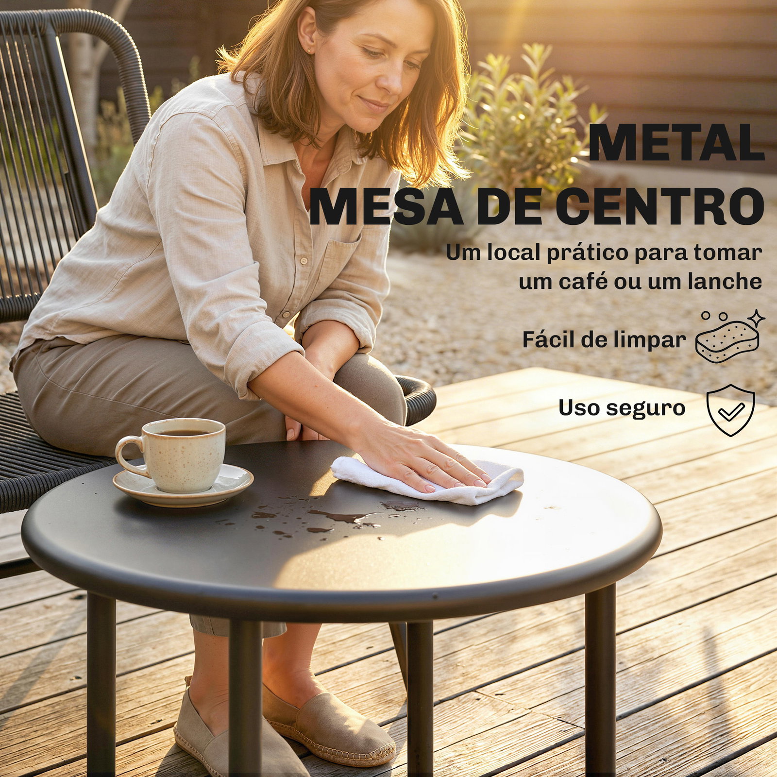 Conjunto jardim de vime com 4 peças inclui sofá de 2 lugares 2 poltronas e mesa de centro com tampo metálico preto