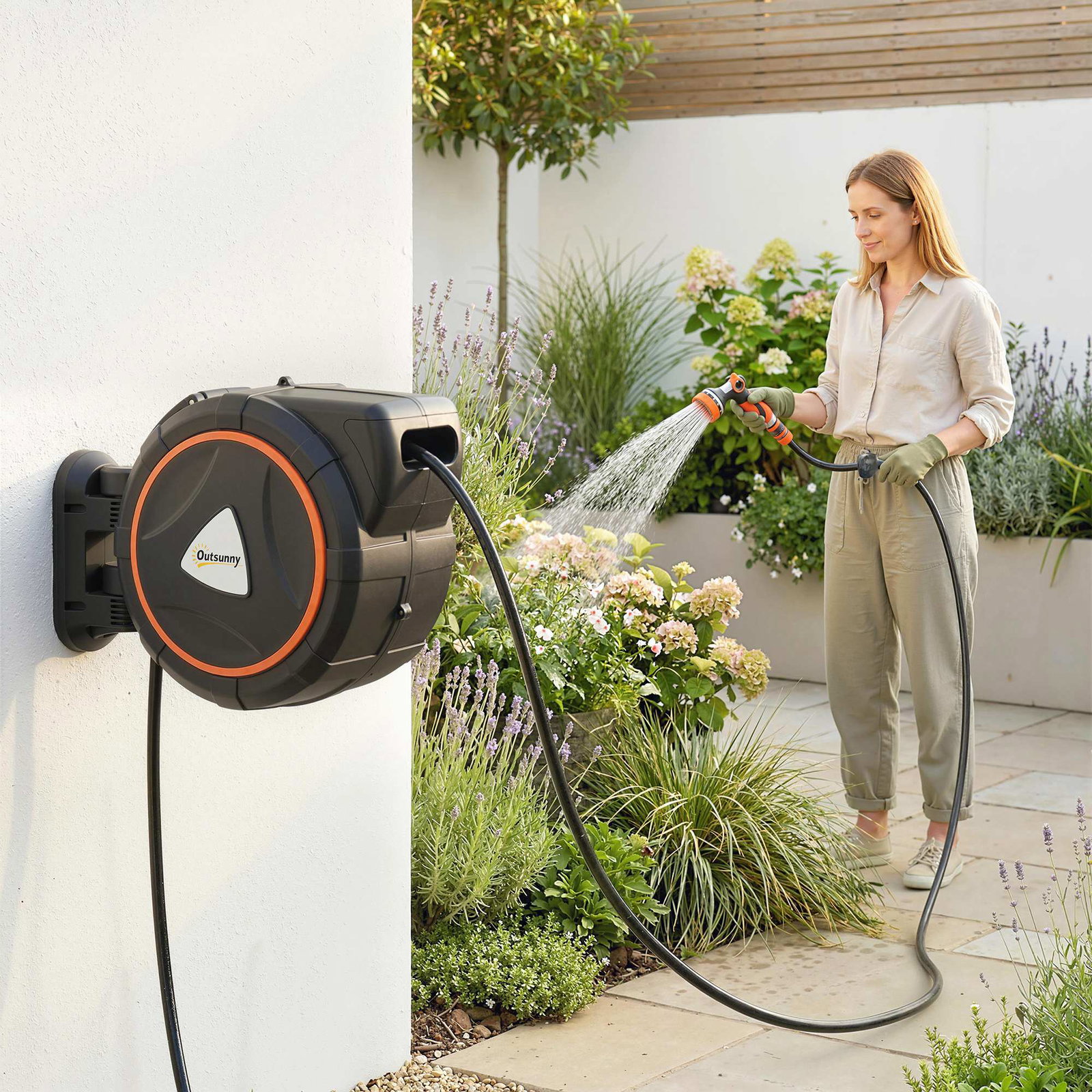 Carretel de mangueira para jardim 28+2 m com 12 modos de pulverização bloqueio automático e retracção controlada suporte orientável 180° laranja