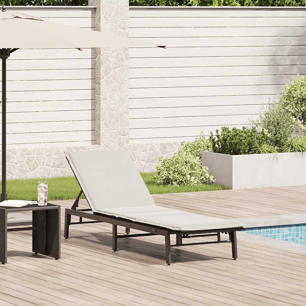 Espreguiçadeira com almofada em rattan sintético preto