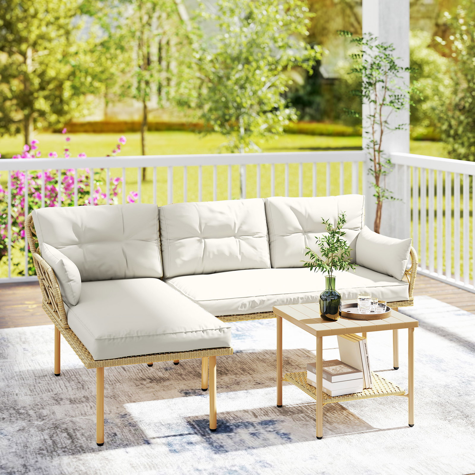 Conjunto de jardim exterior em vime com 1 sofá de dois lugares 1 espreguiçadeira e 1 mesa de centro madeira e creme