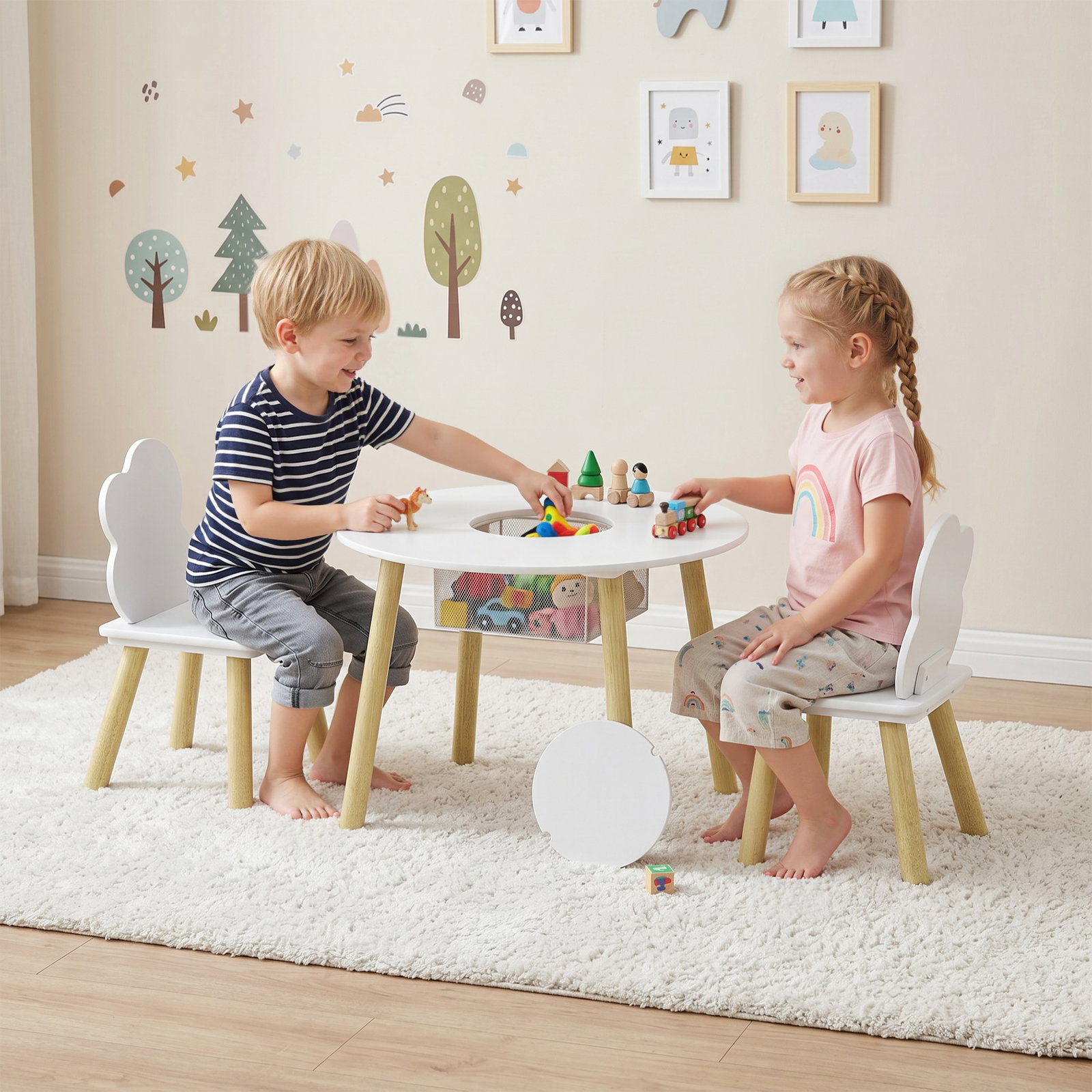 Mesa infantil com 2 cadeiras e saco de rede tema nuvem para crianças dos 3 aos 6 anos creche sala de aula branco