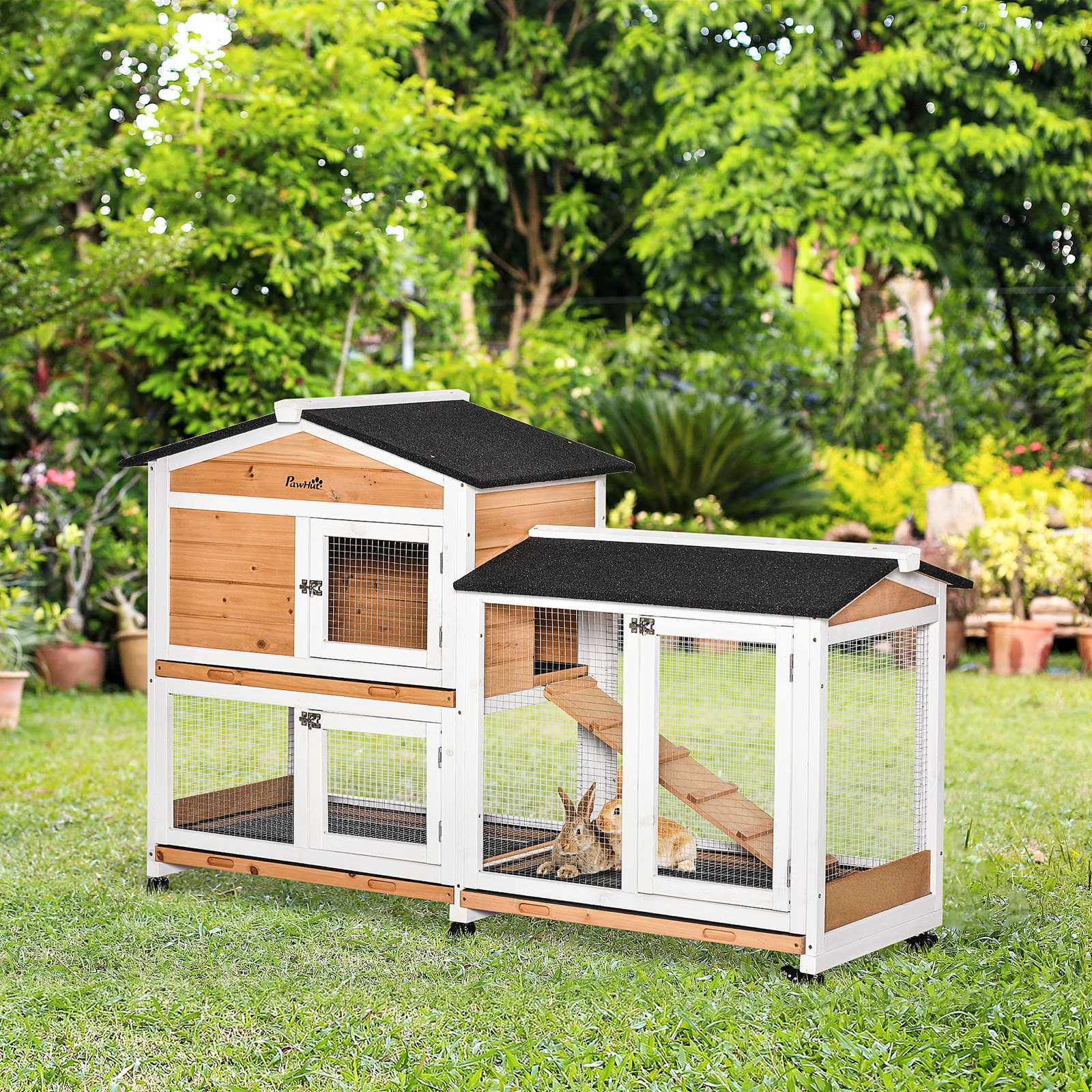 Casota para coelhos exterior 157,4x53x99,5 cm jaula grande com rodas, telhado asfáltico, tabuleiros removíveis e rampa natural