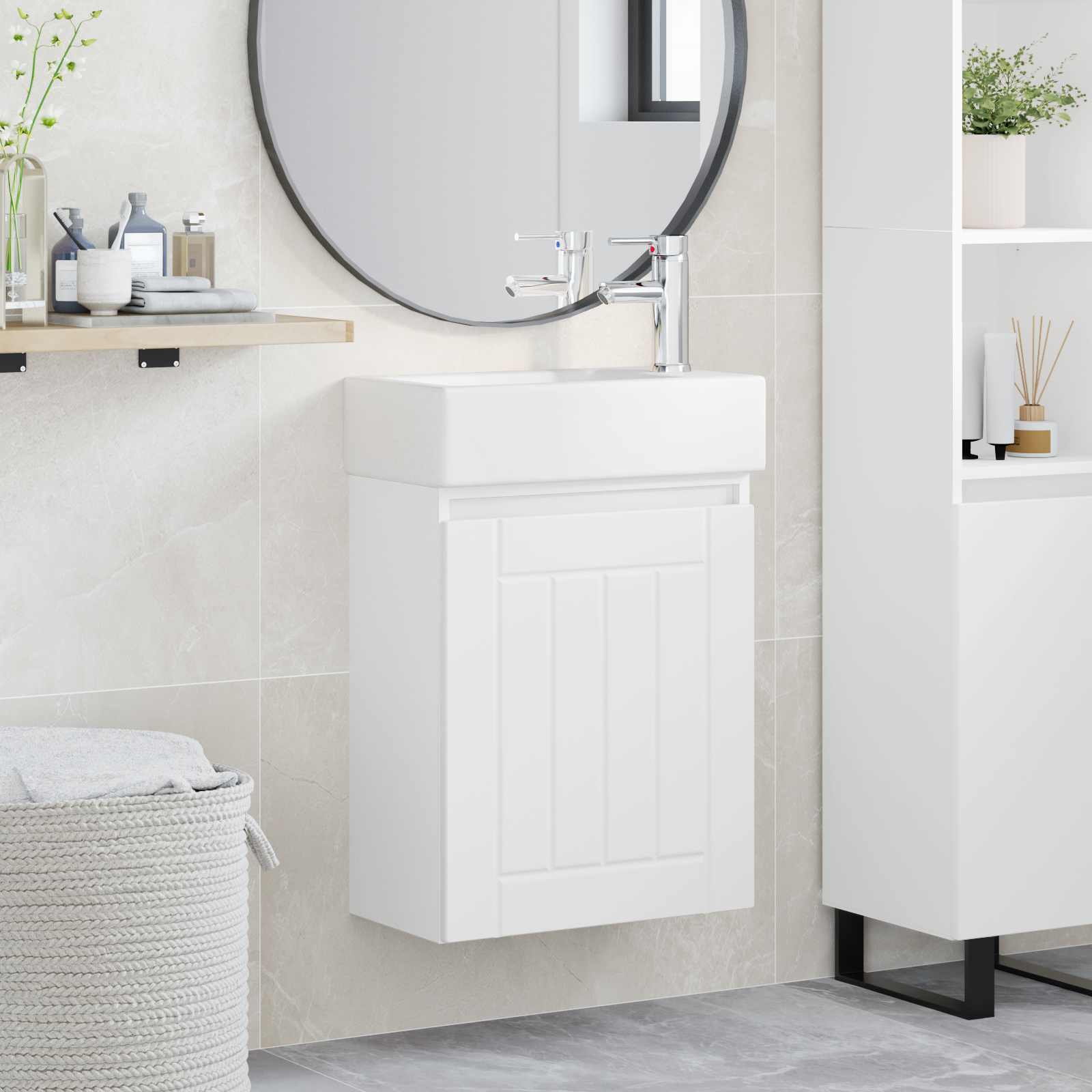 Conjunto de móveis de banheiro com torneira branco