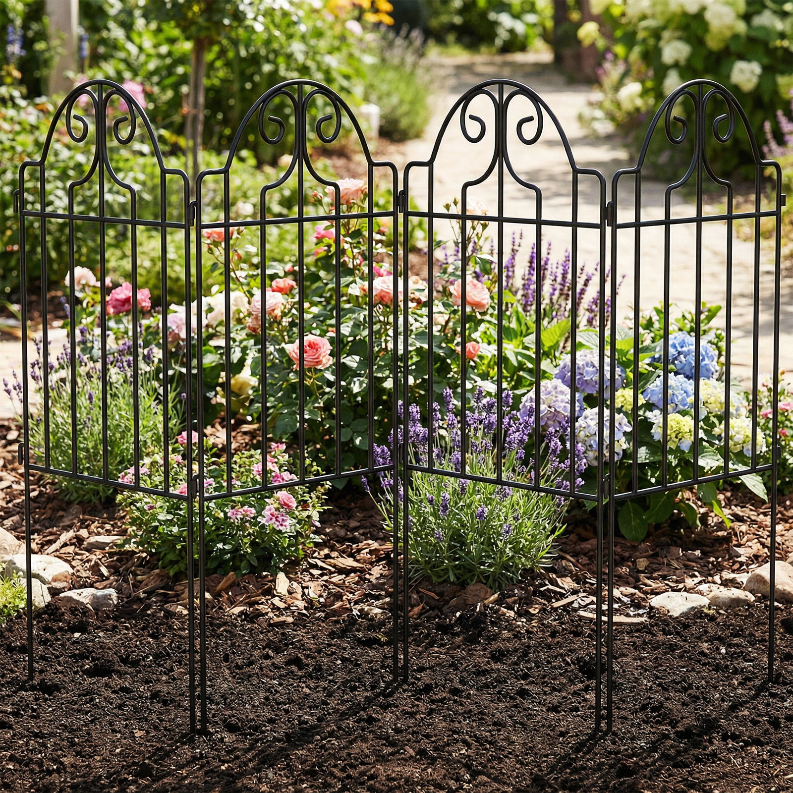 Conjunto de 4 cercas de jardim metálicas 125x57 cm com design arqueado resistente e fácil de instalar para pátio relva preto
