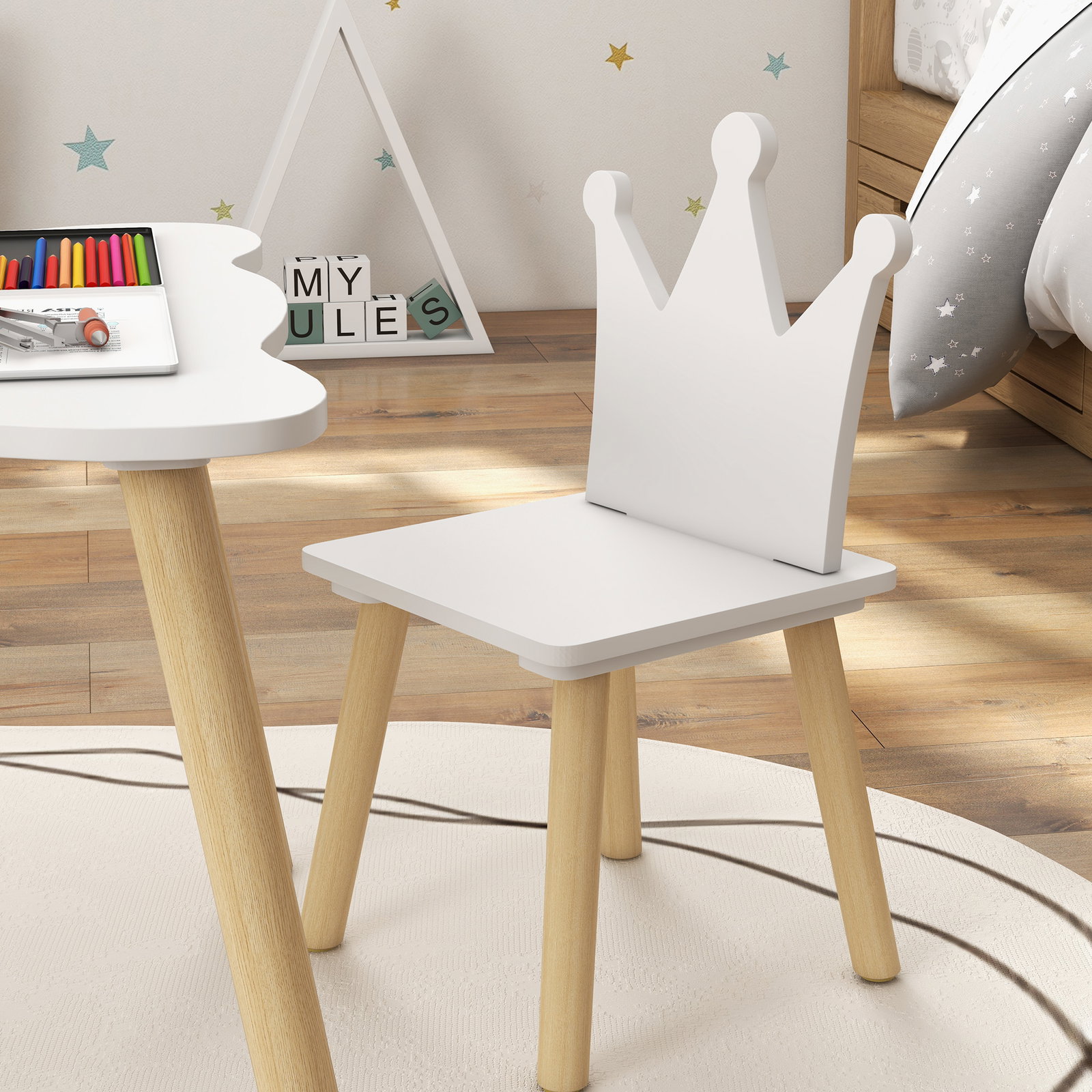 Mesa infantil com 2 cadeiras com encosto em forma de coroa para crianças de 3-6 anos para sala de jogos dormitório branco
