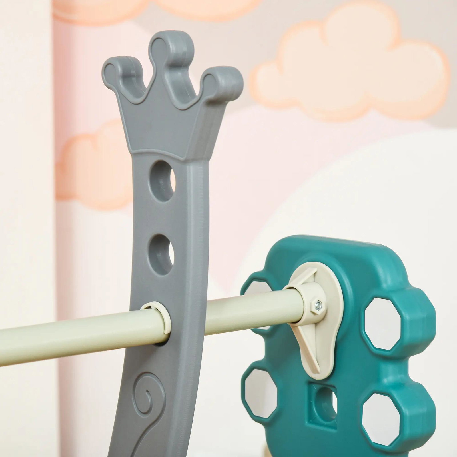 Escorega infantil com baloiço e cesta de basquetebol 3 em 1 para 18-36 meses com assento ajustável parque infantil para interior e exterior 152x149x107cm multicor