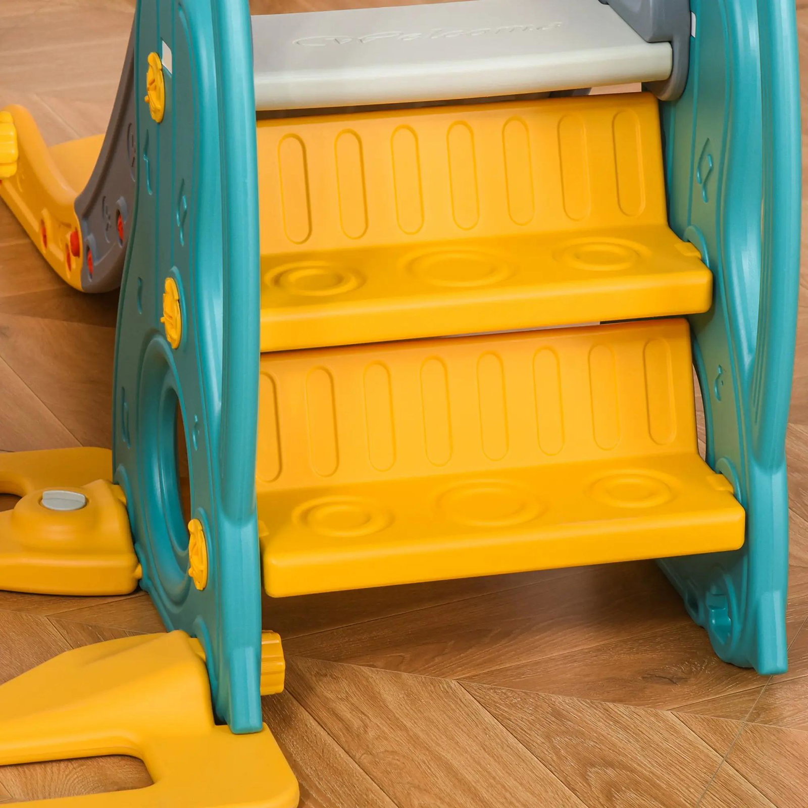 Escorega infantil com baloiço e cesta de basquetebol 3 em 1 para 18-36 meses com assento ajustável parque infantil para interior e exterior 152x149x107cm multicor
