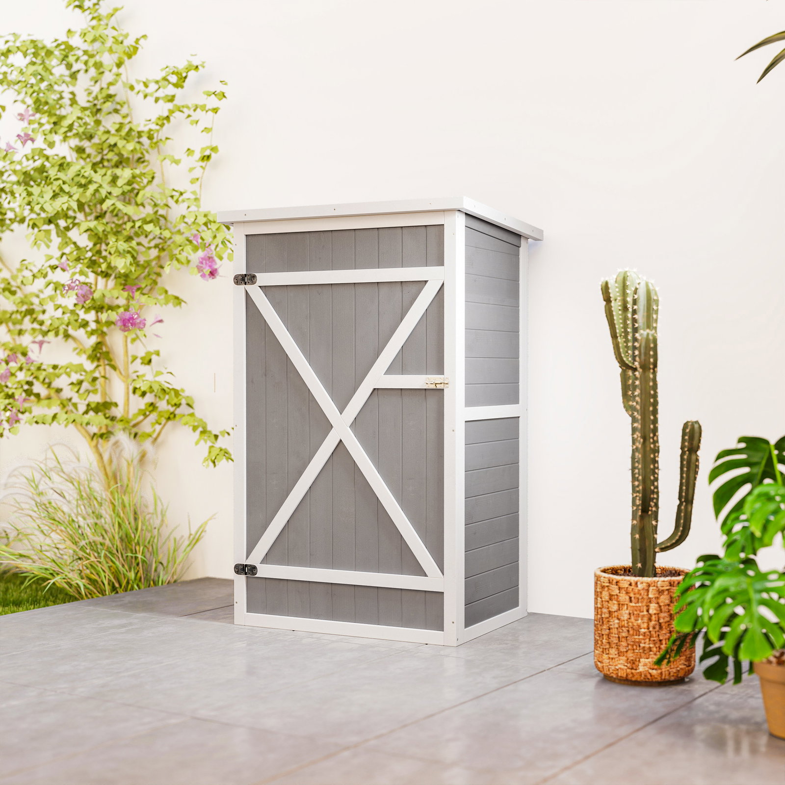 Armário de jardim de madeira 75x56x115cm para ferramentas com 3 prateleiras interiores porta com trava e teto asfáltico cinza