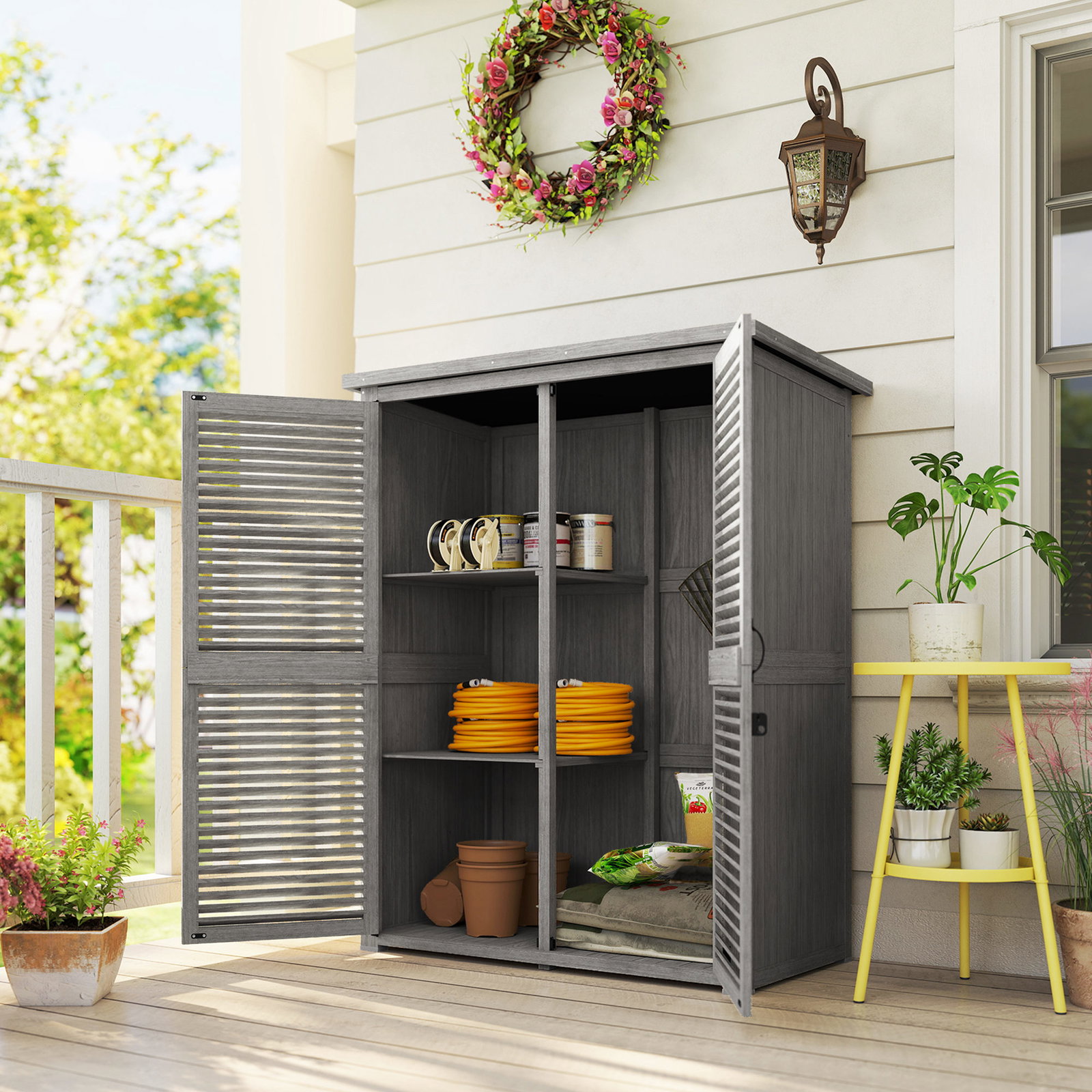 Armário de jardim 0,83 m² 127x65x168 cm com 2 portas de persiana 2 estantes e telhado impermeável, cinzento