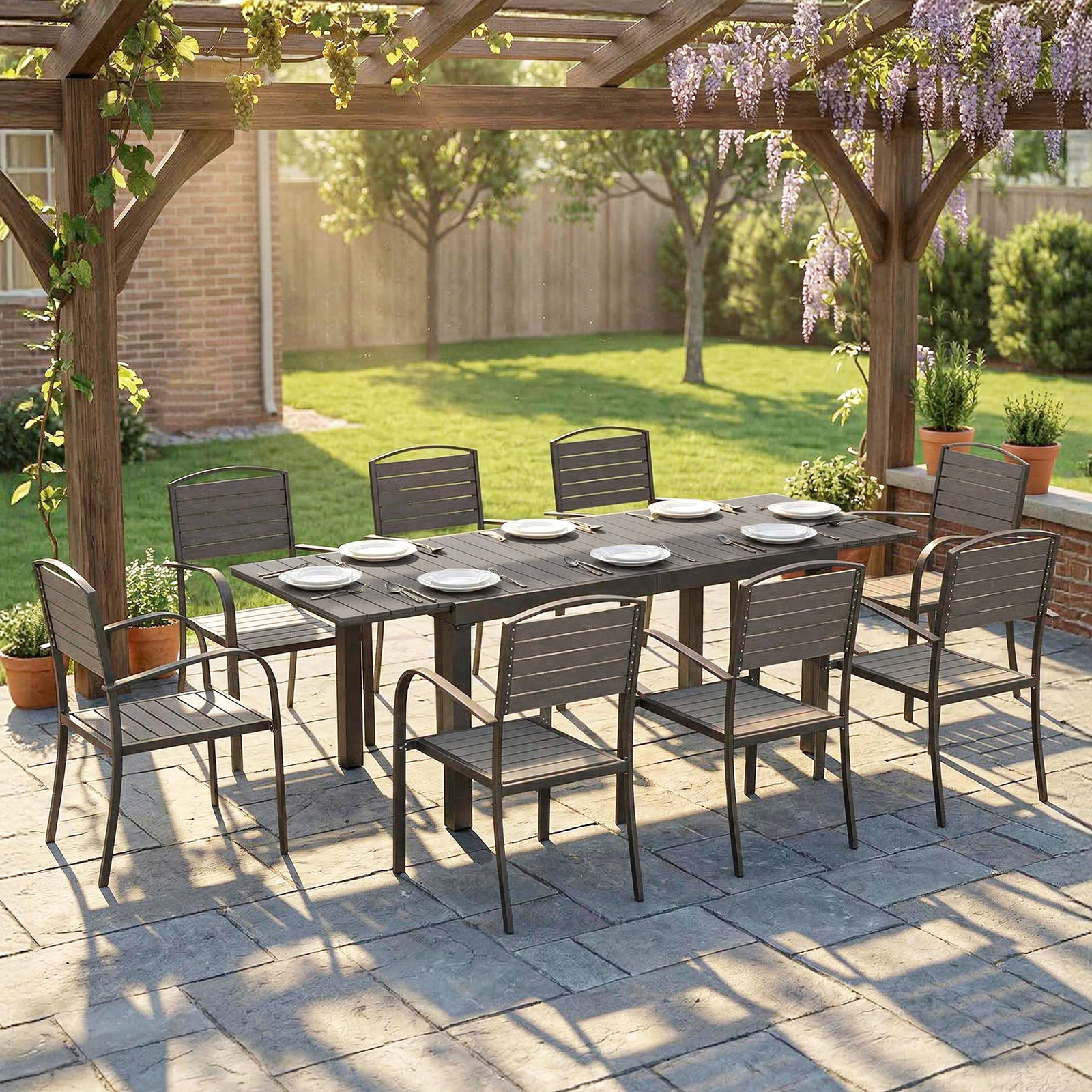 Conjunto de mesa e cadeiras de jardim com mesa extensível estrutura de alumínio 8 cadeiras e tampo de ripas de madeira plástica