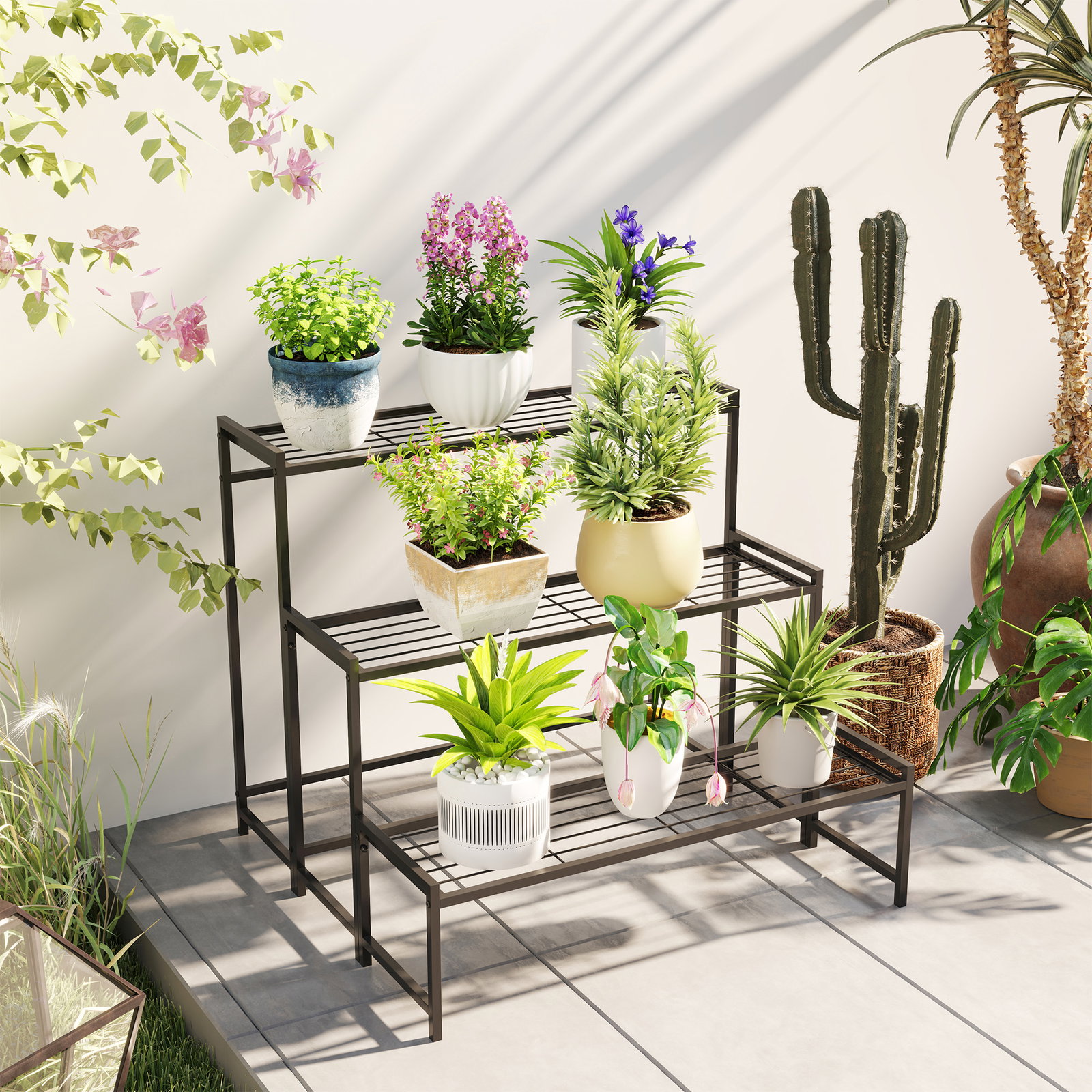 Suporte para plantas de três níveis com design em escada e estrutura metálica resistente para interior e exterior