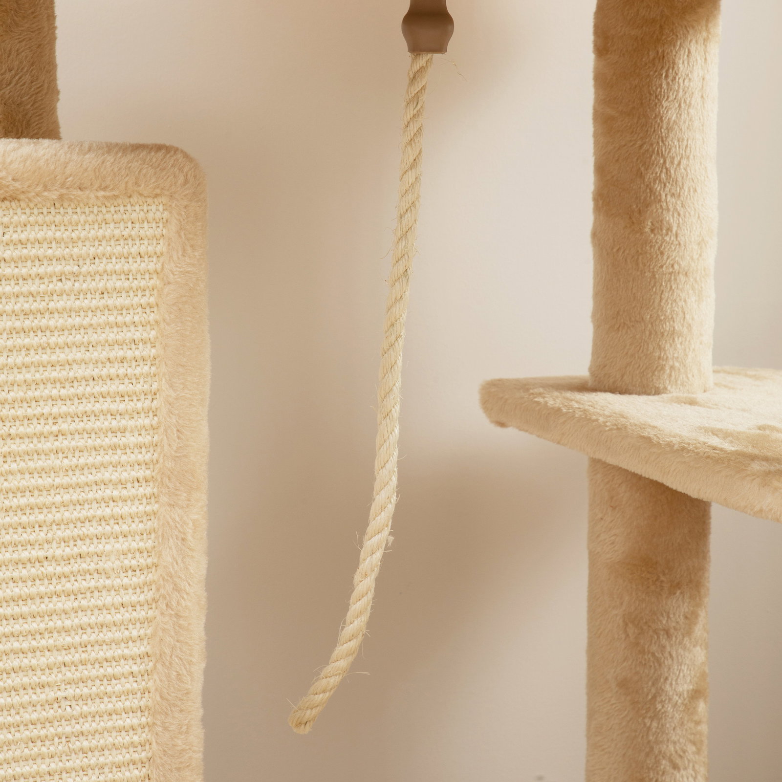 Arranhador para gatos grande altura 132 cm com plataformas postes com escova bolas suspensas e almofadas para arranhar bege
