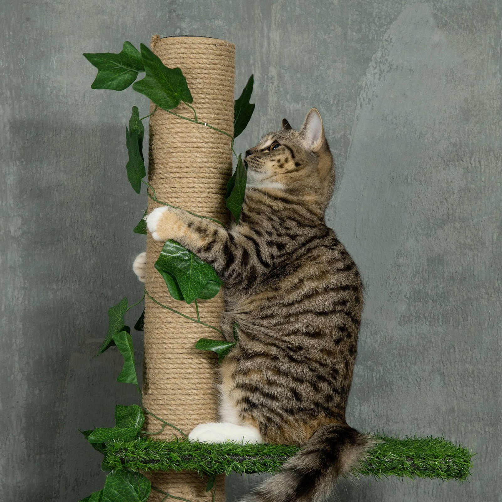 Árvore para gatos do chão ao teto 37x21x202-242 cm com 4 plataformas de relva artificial folhas artificiais e poste de juta verde