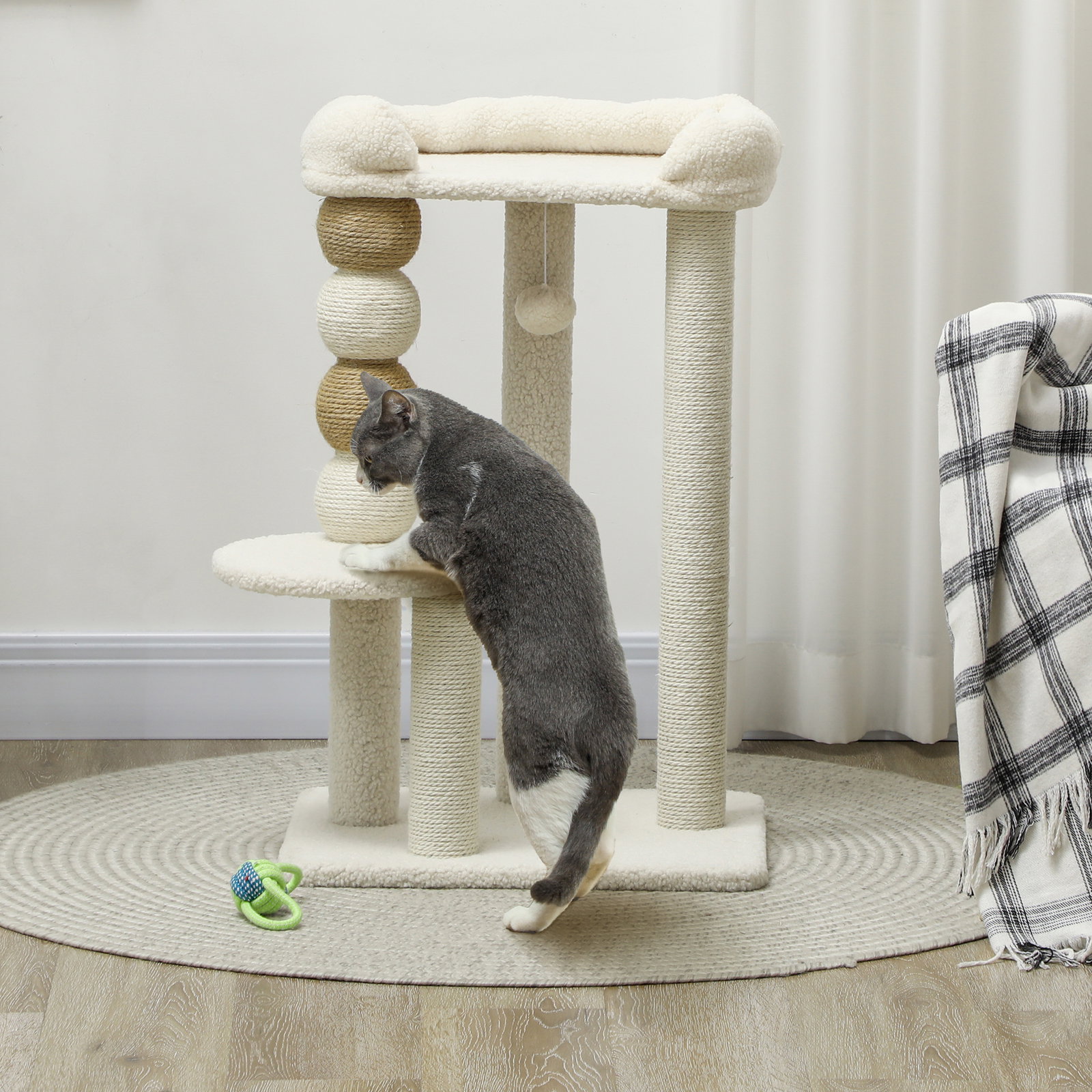 Arranhador para gatos arranhador para gatos com estofado em borrego plataformas bola suspensa e poste de juta 48,5x40x76 cm bege
