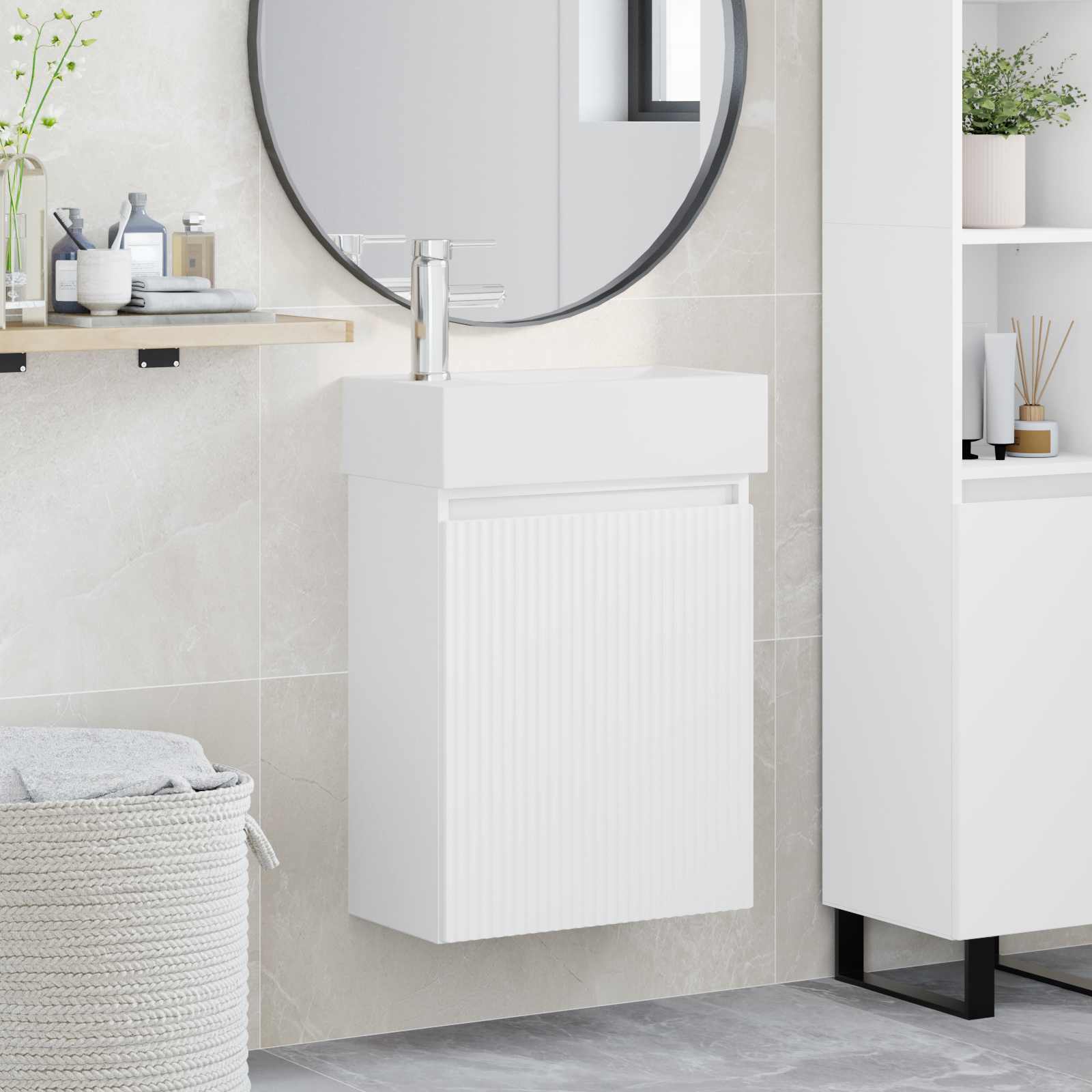 Conjunto de móveis de banheiro com torneira branco