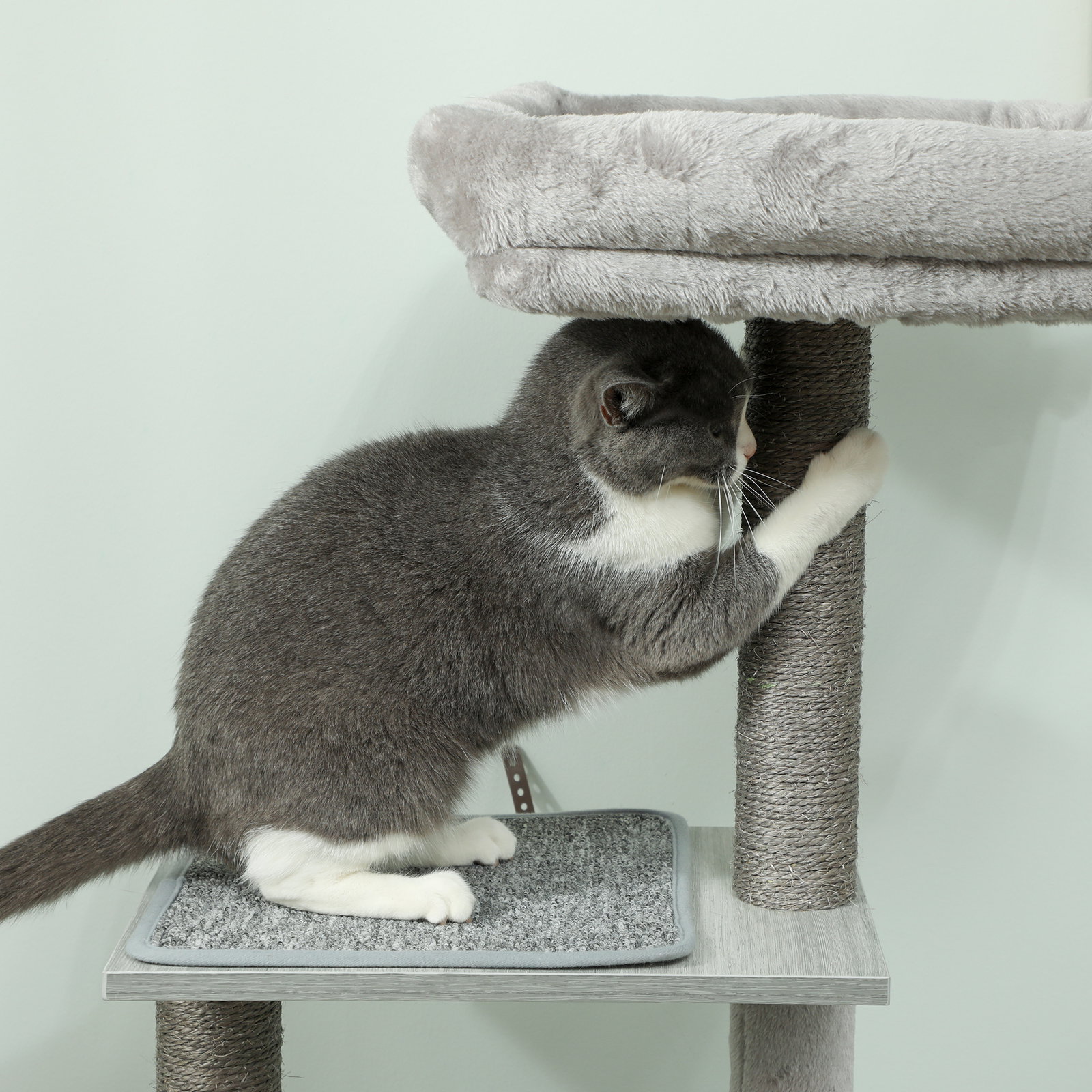 Arranhador para gatos com plataforma rede caverna cama postes de sisal e bolas de brincar 48x40x126 cm cinza