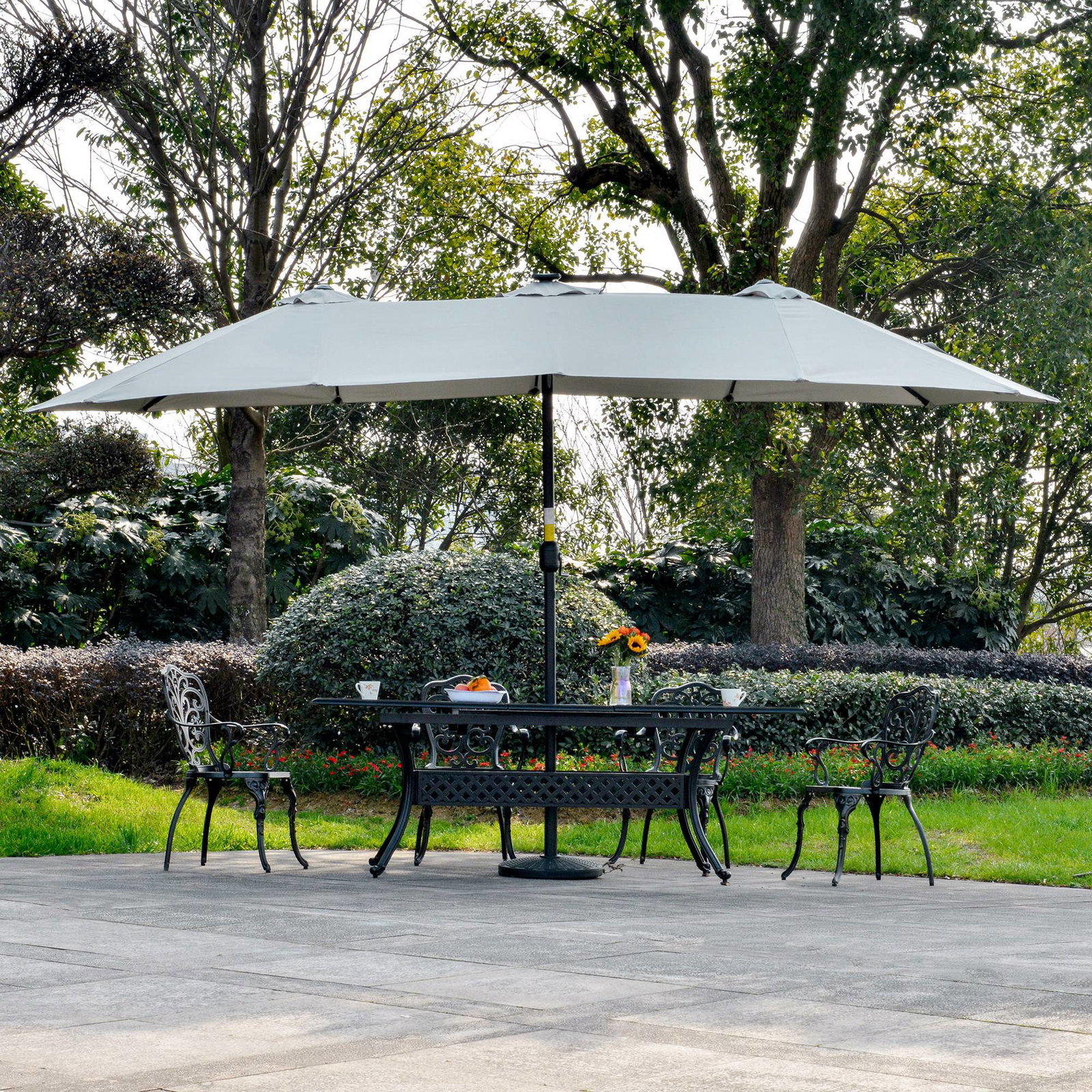 Chapéu de sol duplo de jardim com 48 luzes LED solar 450x265x240cm com manivela proteção solar para terraço cinza claro