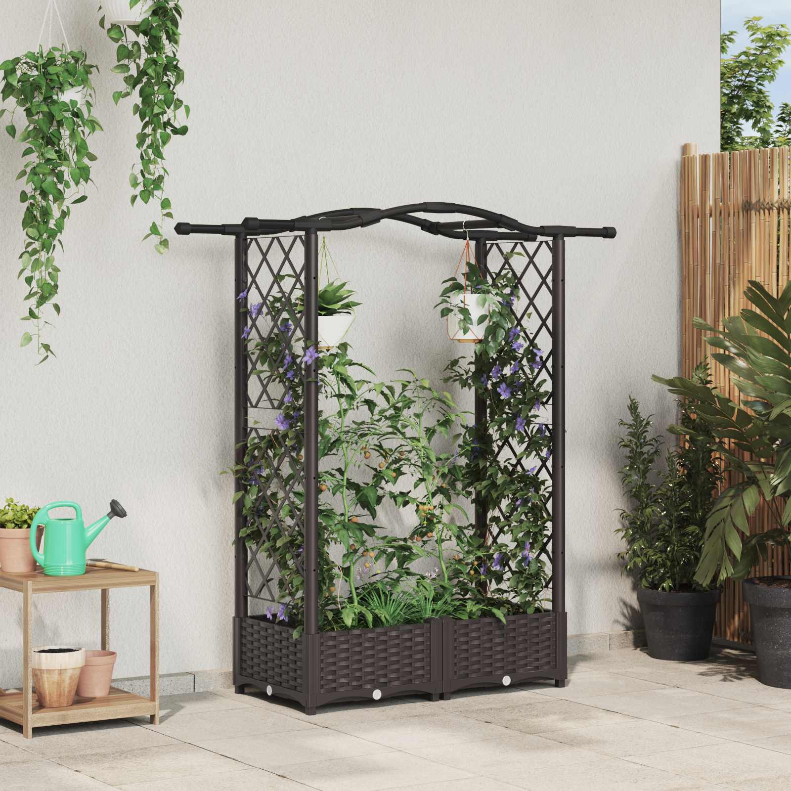 Cama elevada com treliça e telhado castanho 124 x 40 x 123 cm