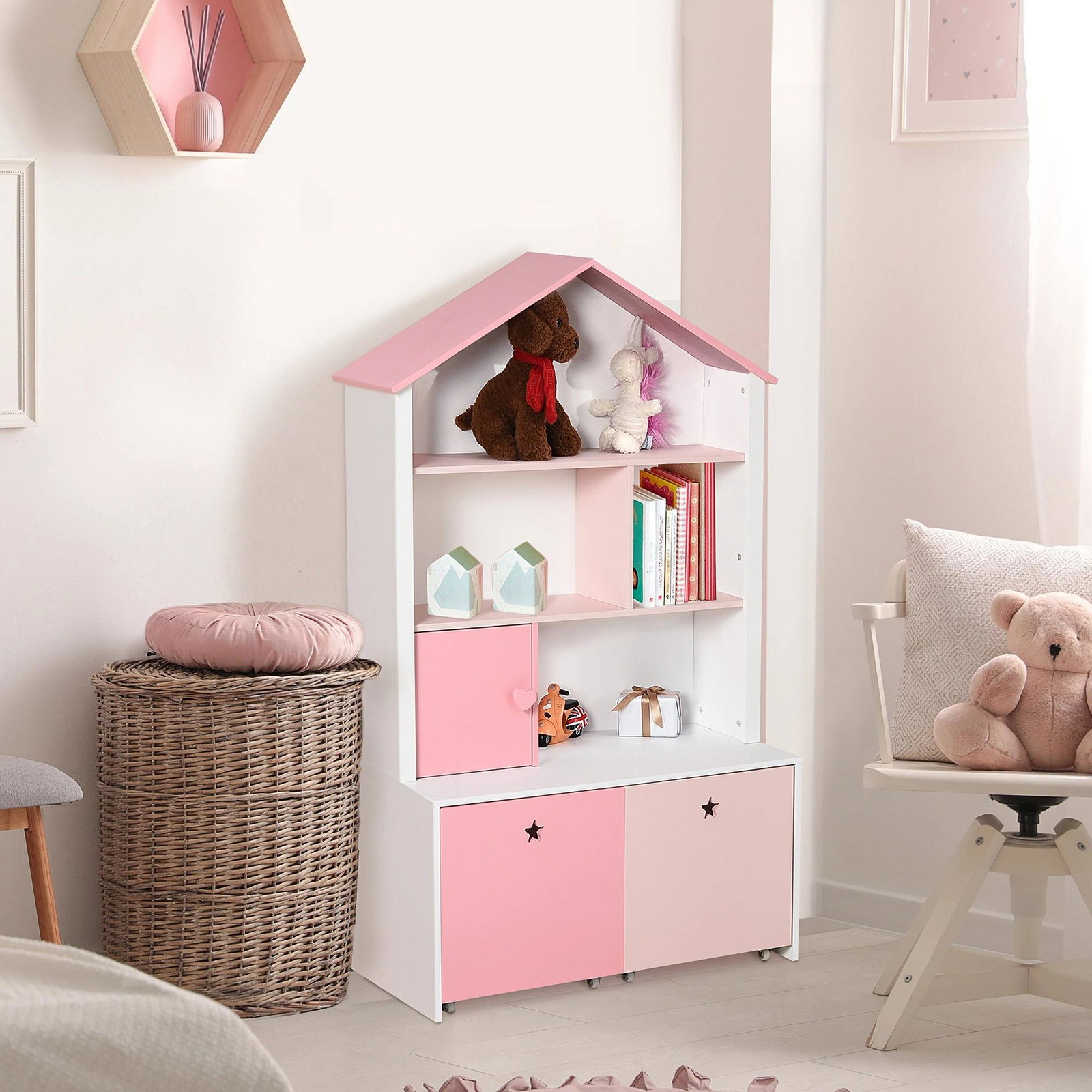 Estante de madeira infantil estante de livros para crianças com 4 compartimentos 1 porta e 2 gavetas removíveis com rodas para livros brinquedos 80x34x130cm rosa e branco