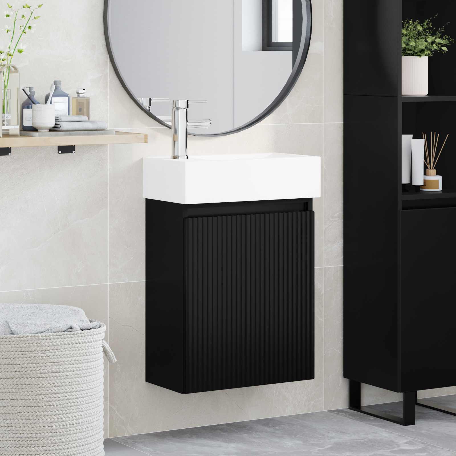 Conjunto de móveis de banheiro com torneira preto