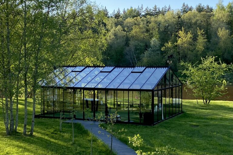 Estufa de Vidro Titan XL – 17,55 a 108,04 m²