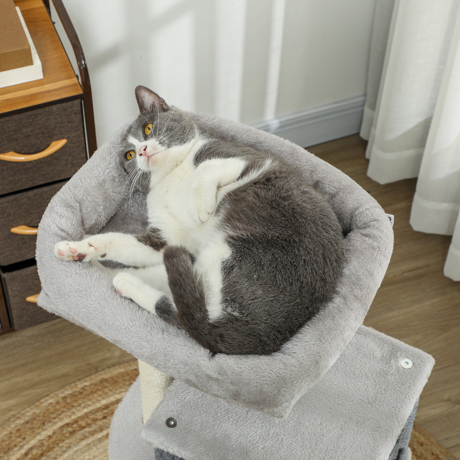 Arranhador para gatos grande altura 104 cm com plataformas postes com escova bolas suspensas e almofadas para arranhar cinza