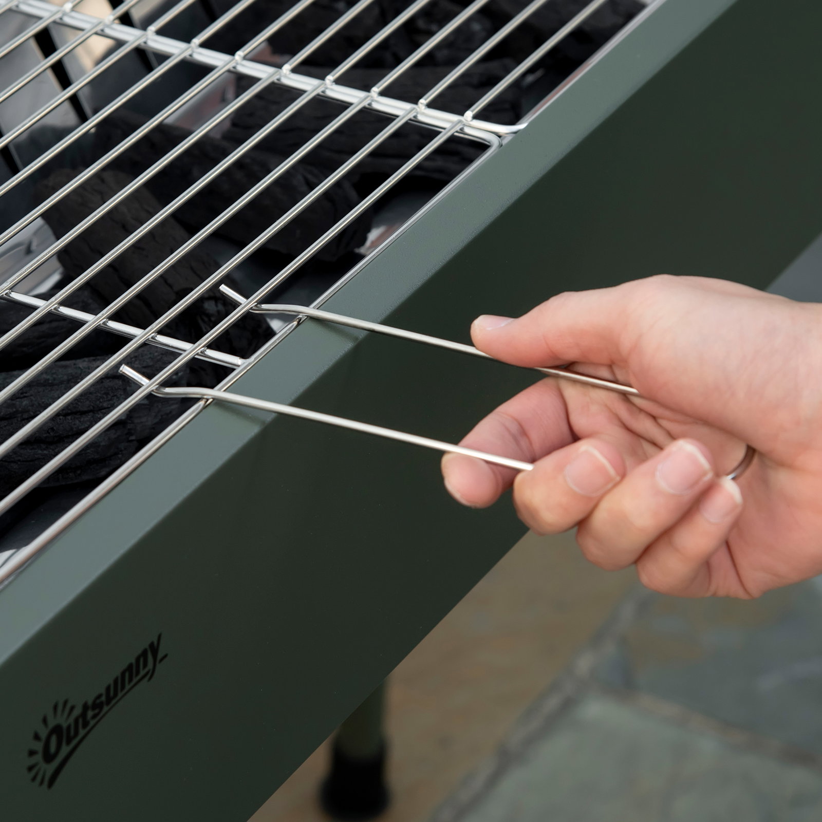 Barbecue a carvão com 2 grelhas de aço inoxidável portátil com 2 prateleiras para temperos com ganchos 77x30x70 cm verde