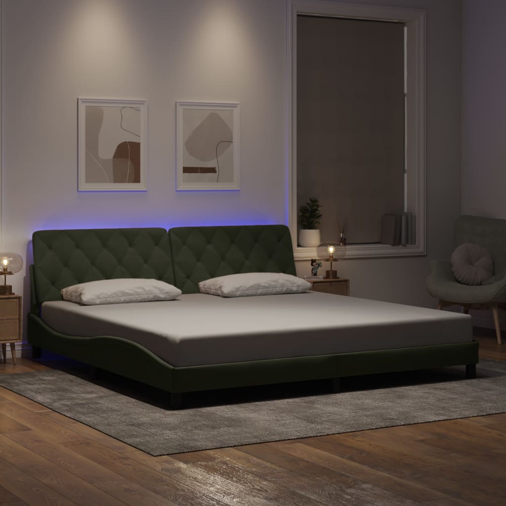 Estrutura de cama com LED sem colchão 200x200 cm veludo cinzento-claro